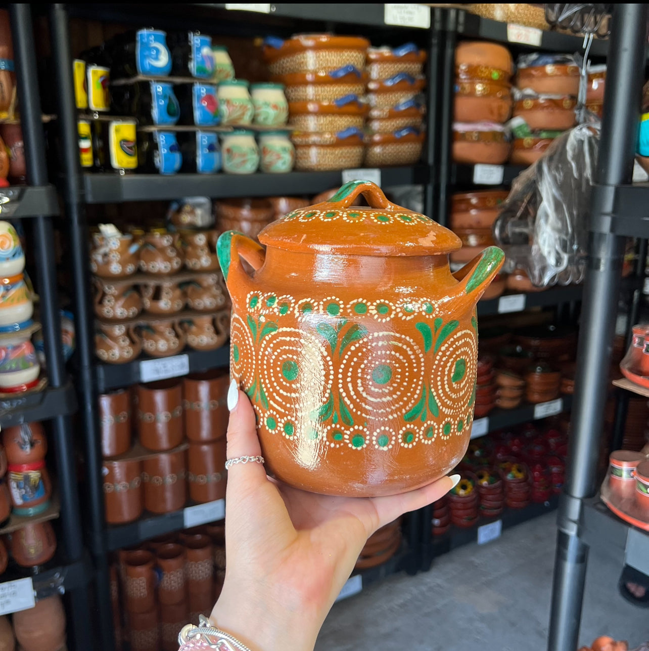 Maceta pequeña de cerámica mexicana
