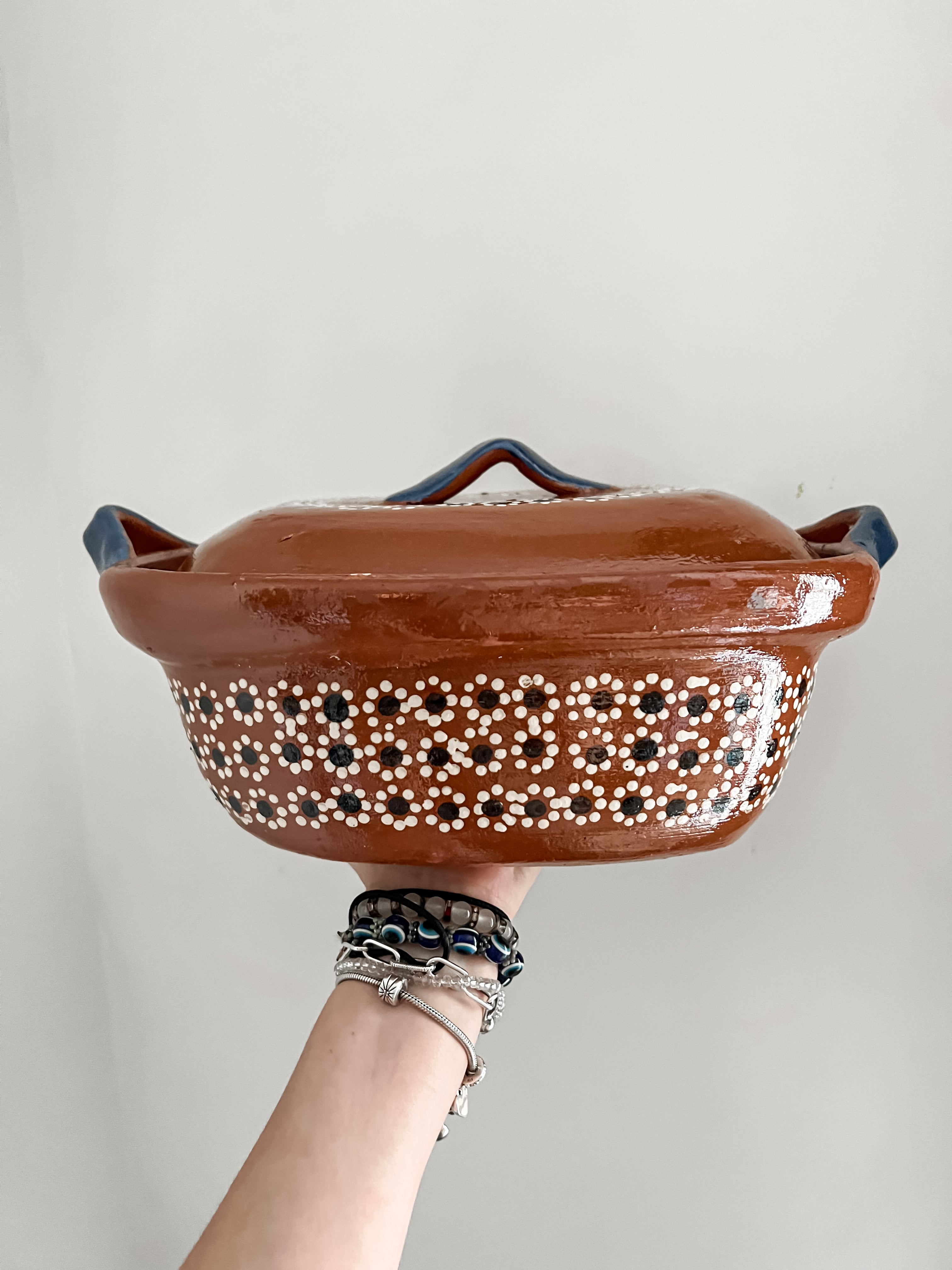 Maceta de cerámica tradicional cuadrada