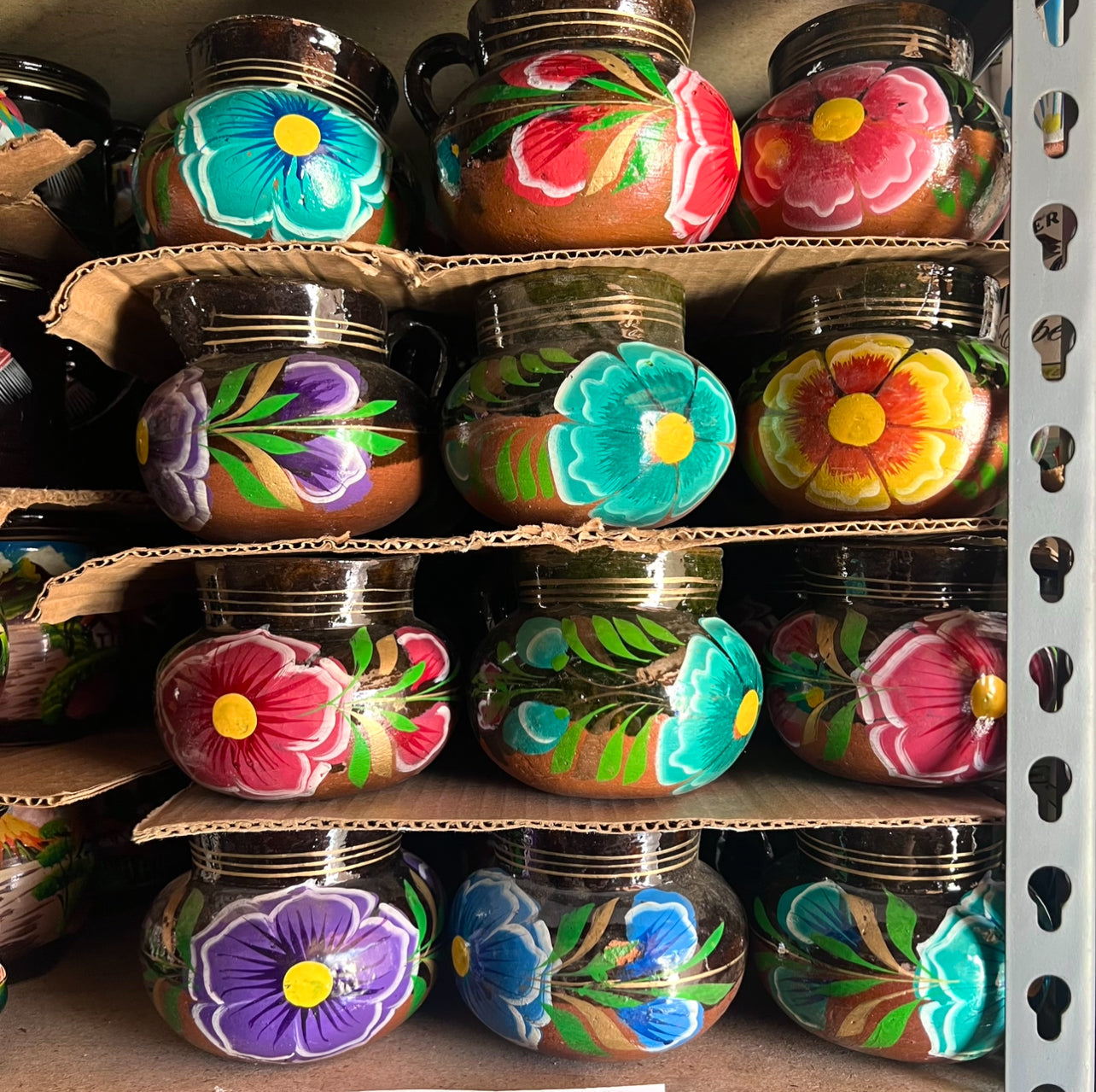 Taza de Barro Artesanal Floral