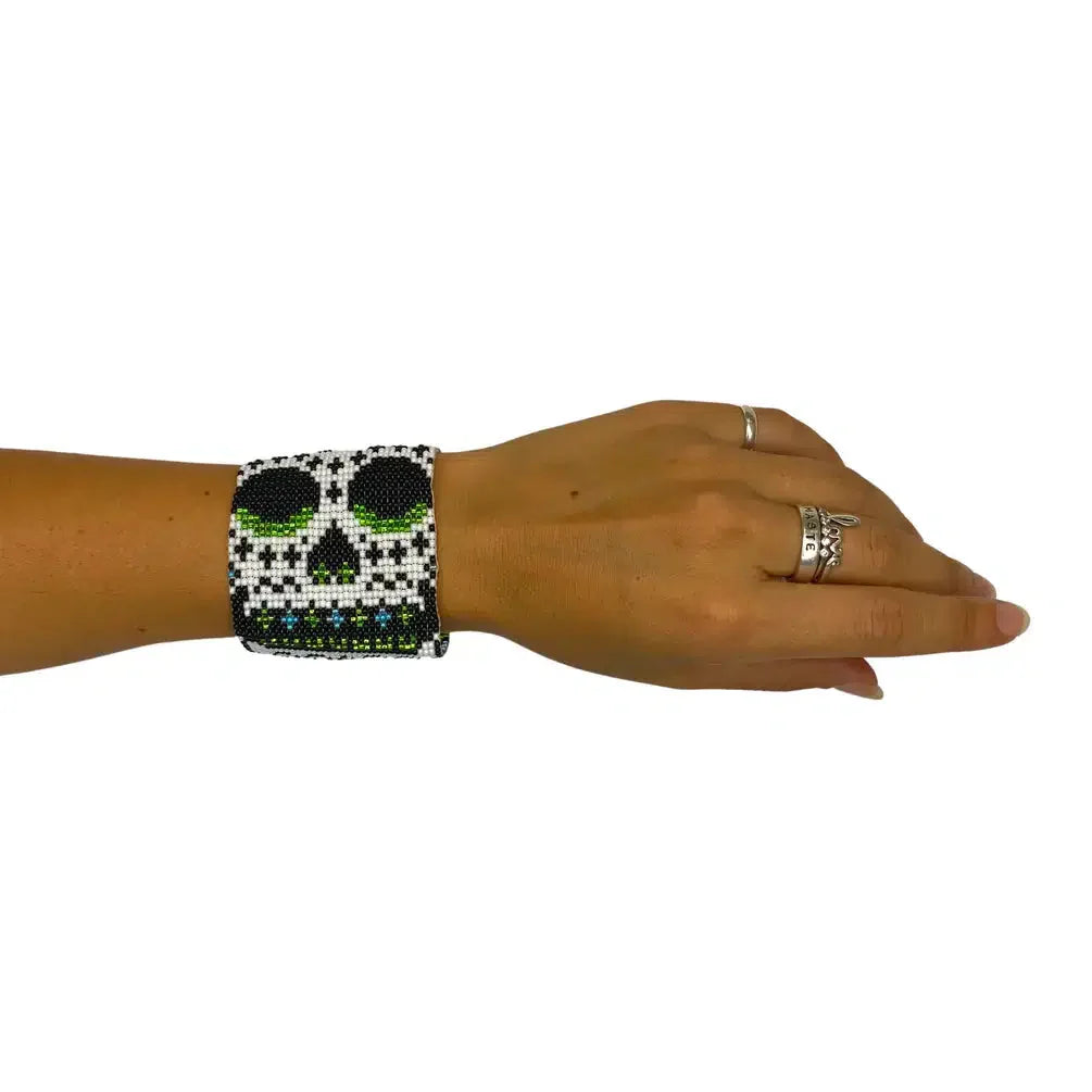 Calavera de Azúcar | Pulsera Catrina de Cuentas de Semilla con Cierre Ajustable - Guatemala