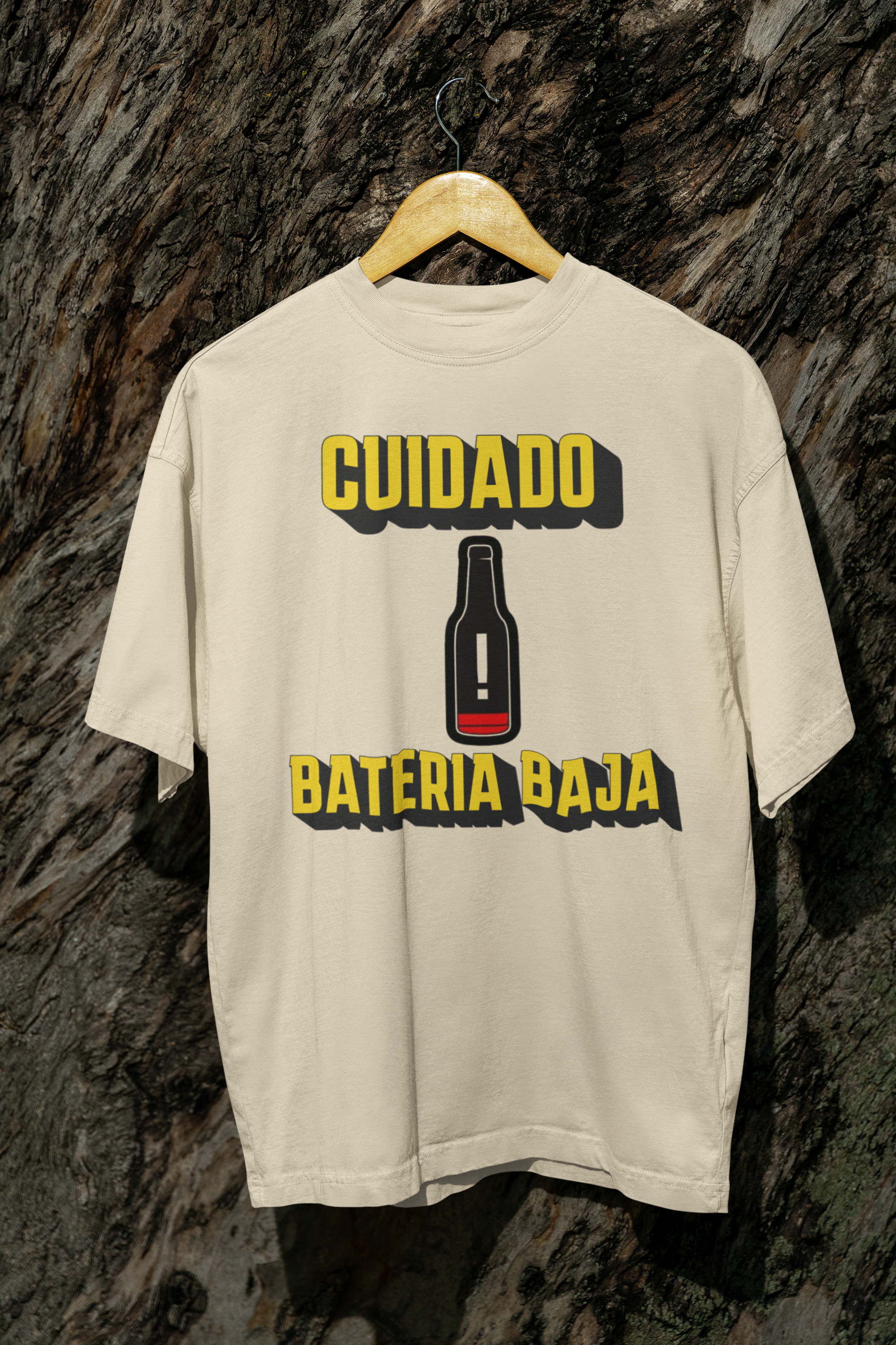 Cuidado Bateria Baja Cerveza Beer Funny Low Battery Latino T-shirt | Camisetas Virales de Bar | Unisex - 3 Colores