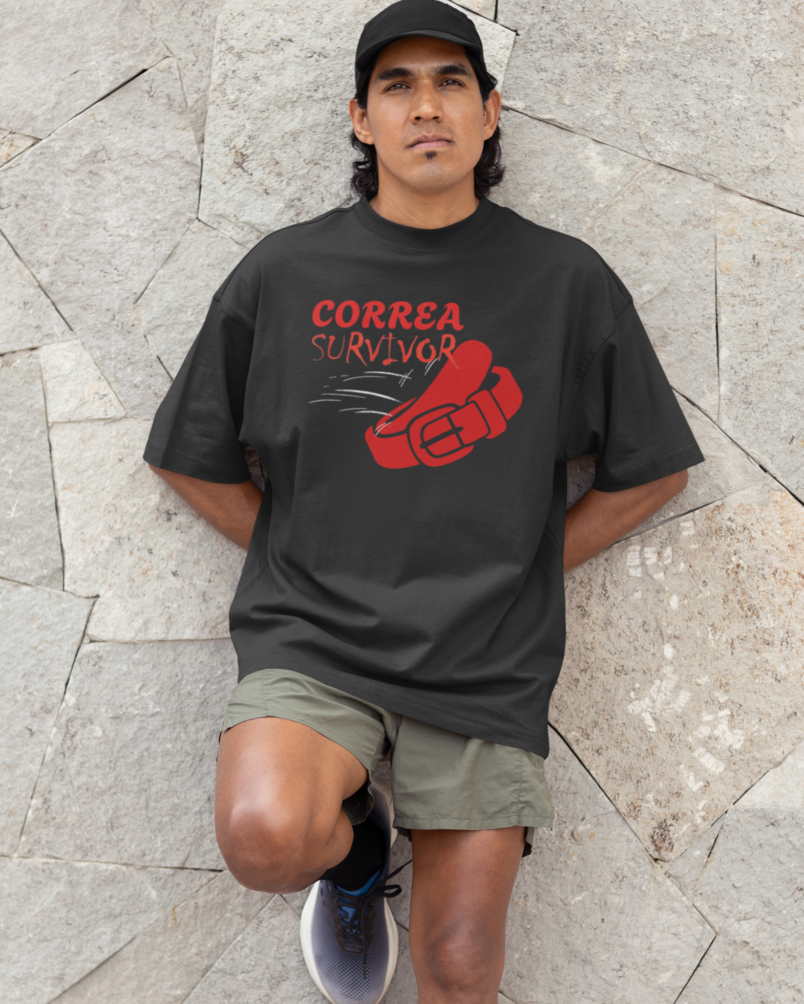 Camiseta de superviviente de cinturón | Chancla Cinturón Diseño de Broma Orgullo Latino Camisetas Divertidas Virales