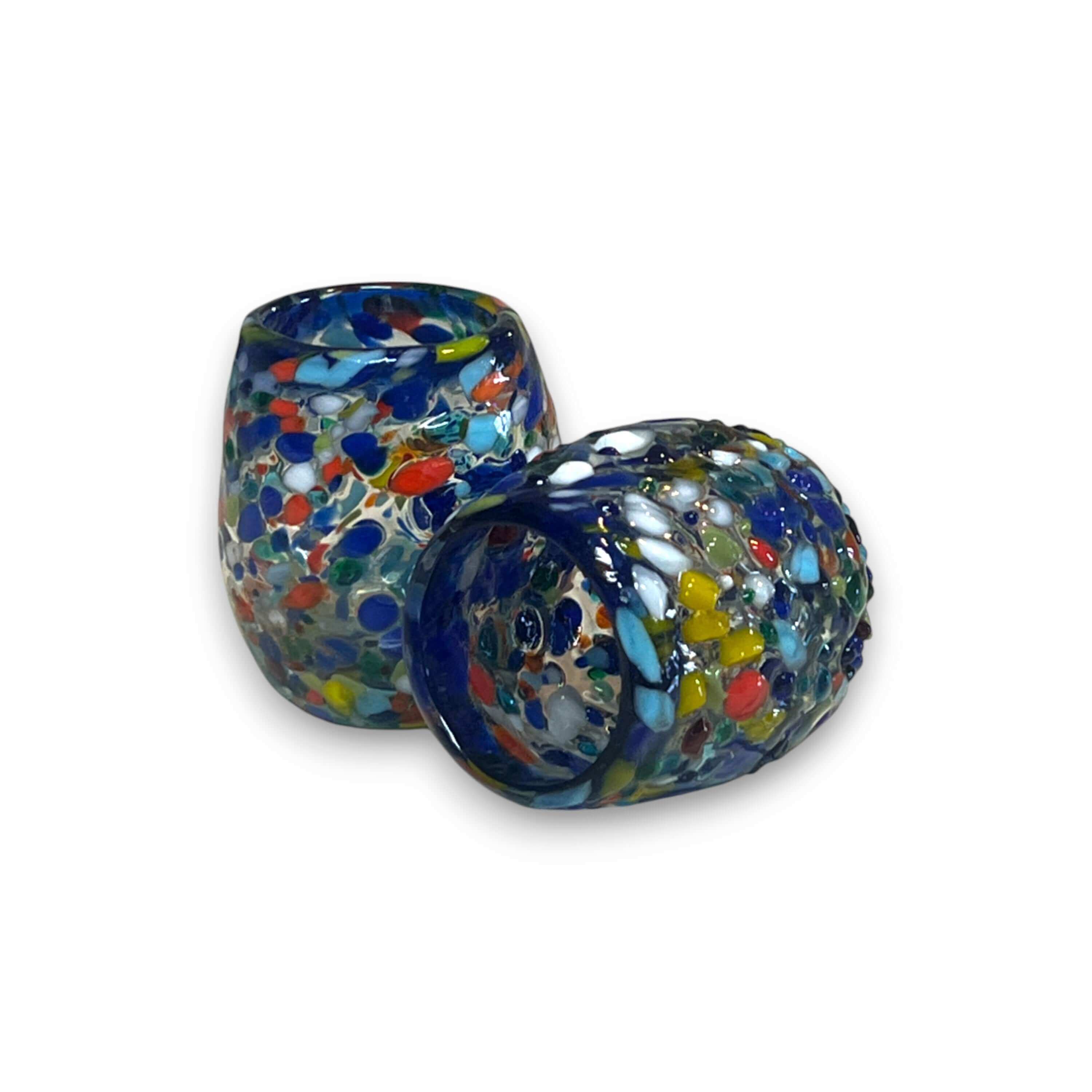 Vaso Tequilero con Borde de Confeti | Cristalería Mexicana Soplada a Mano con Borde Azul