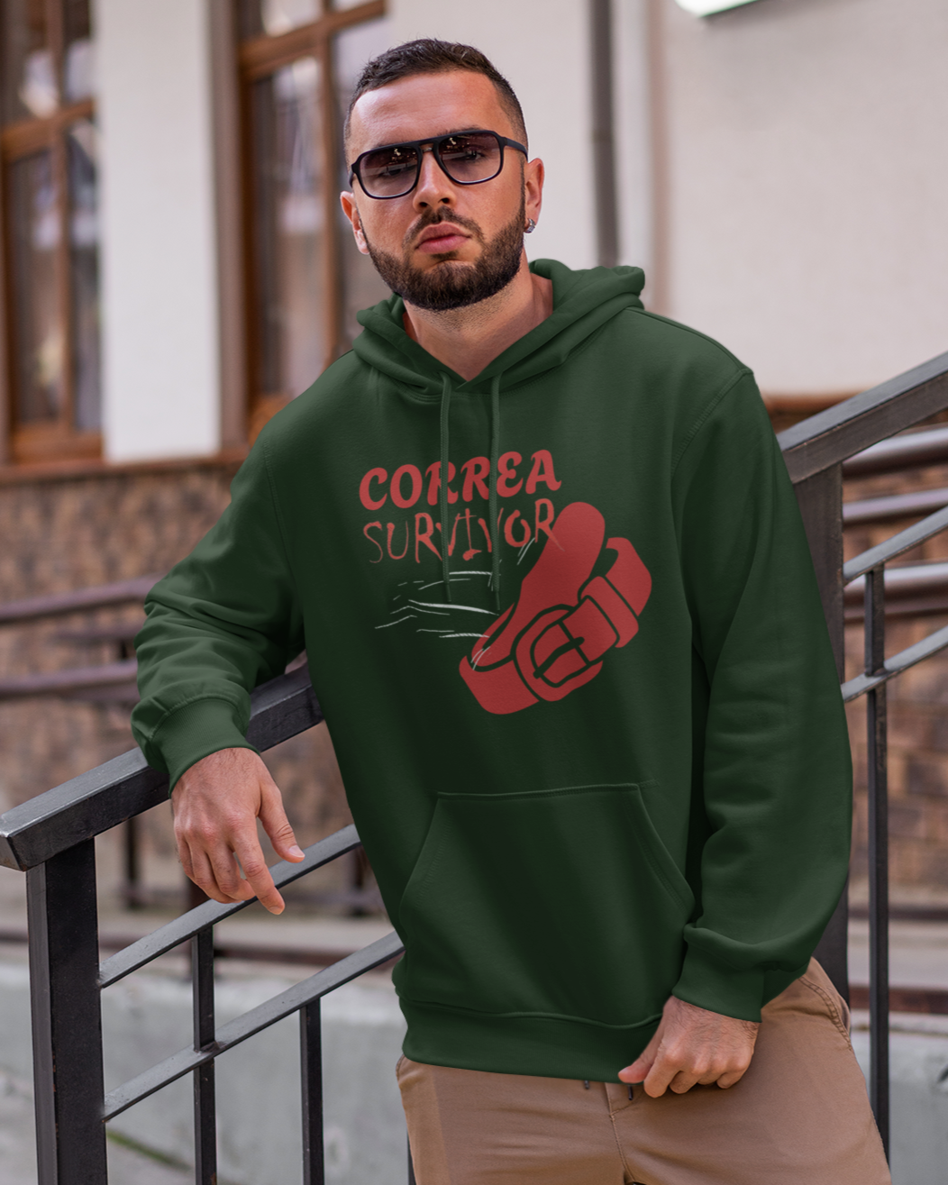 Sudadera cálida y cómoda Correa Belt Survivor | Chancleta Cinturón Broma Orgullo Latino Forro polar divertido | Latinos 4 The World