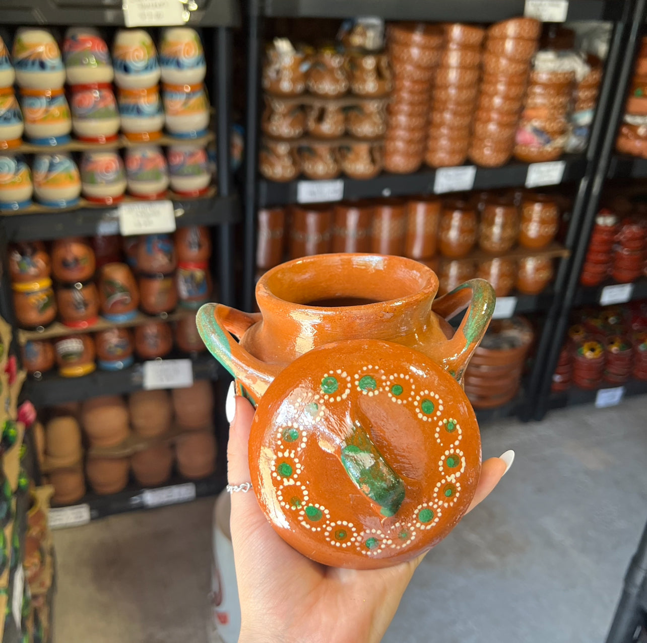 Maceta pequeña de cerámica mexicana