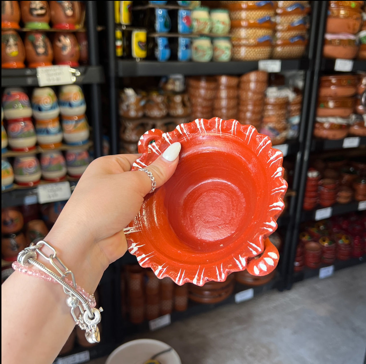 Salsera roja con tapa