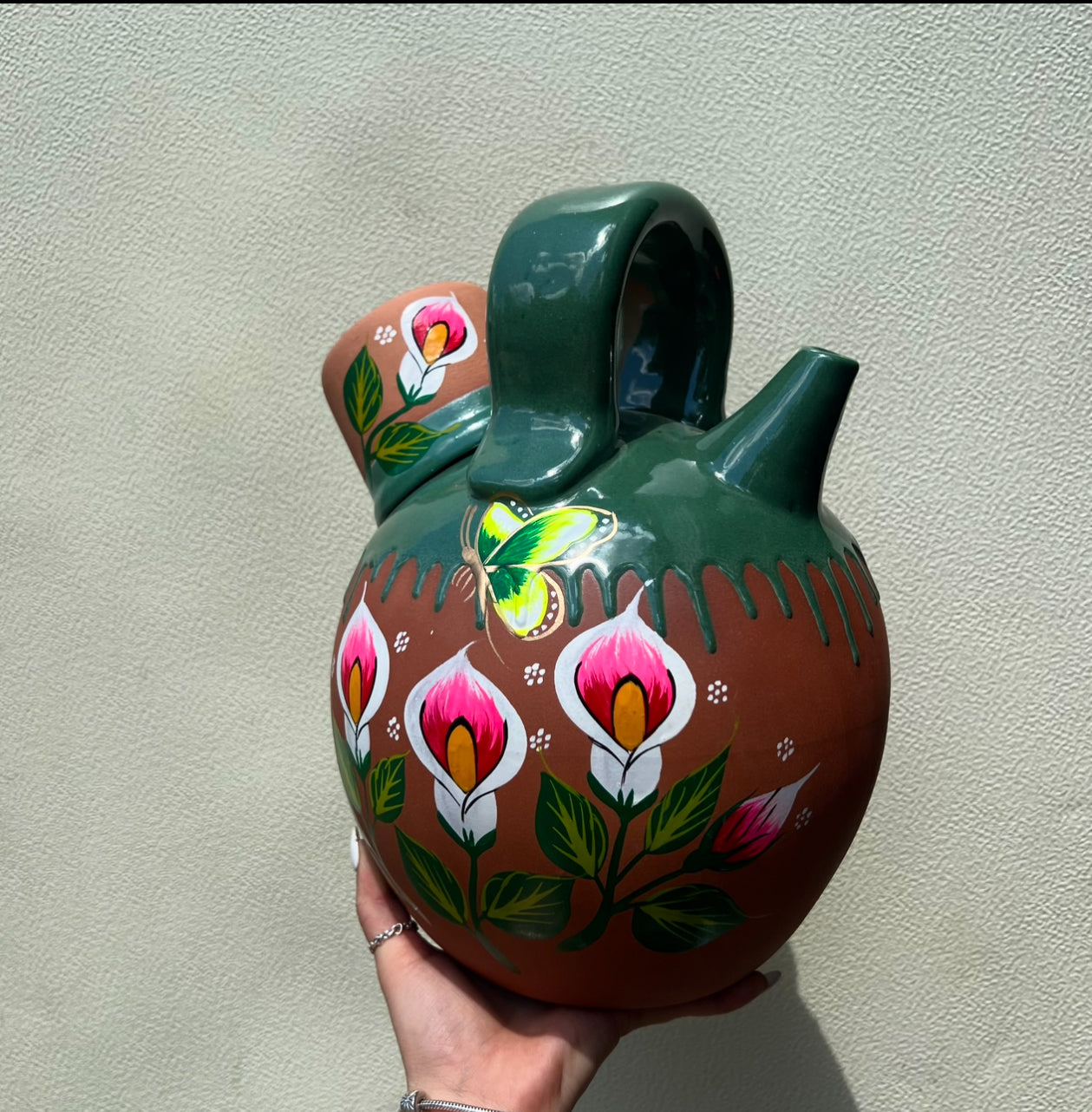 Jarra hervidor de agua con taza