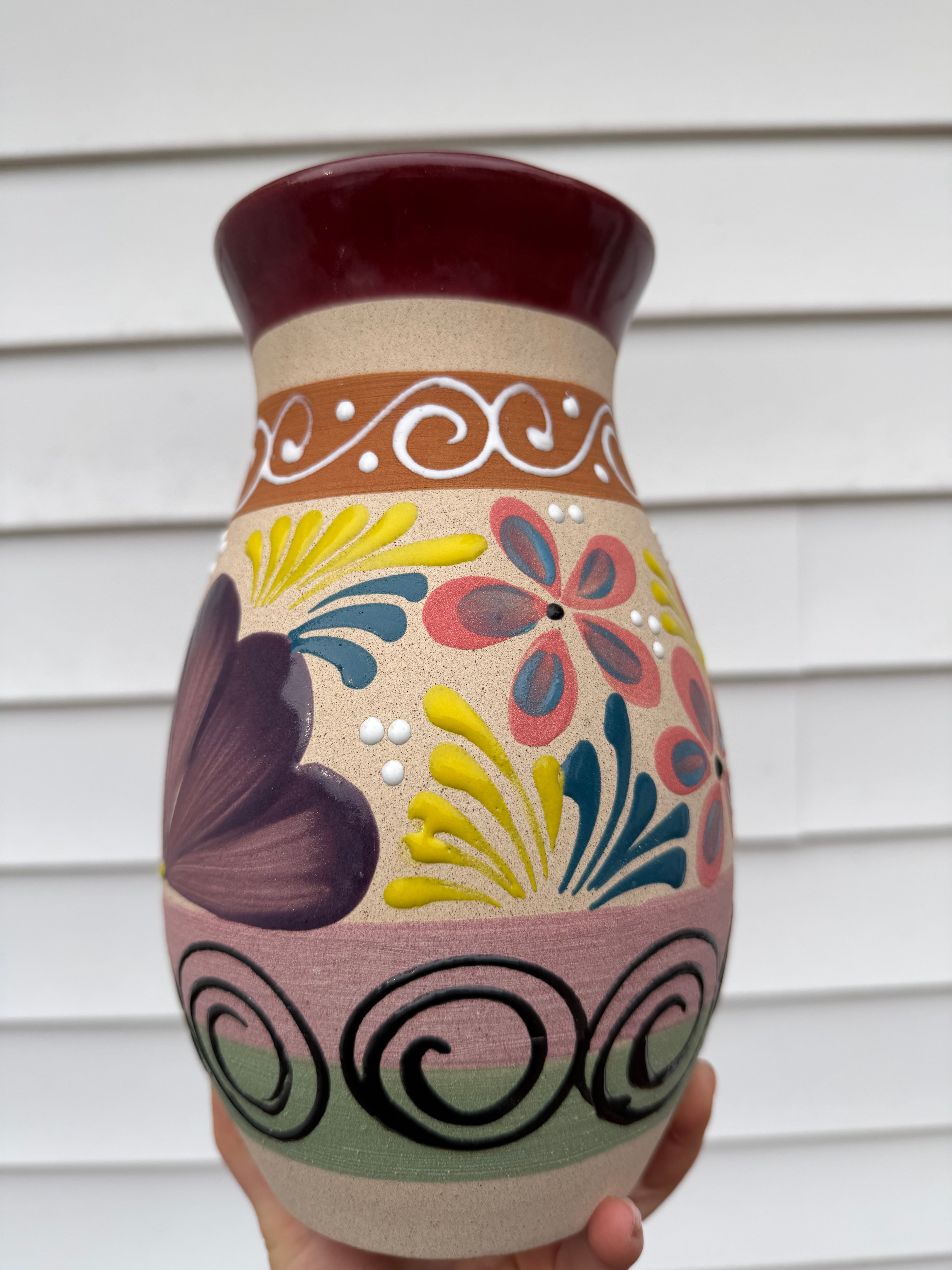 Florero mexicano de flores, pintado a mano