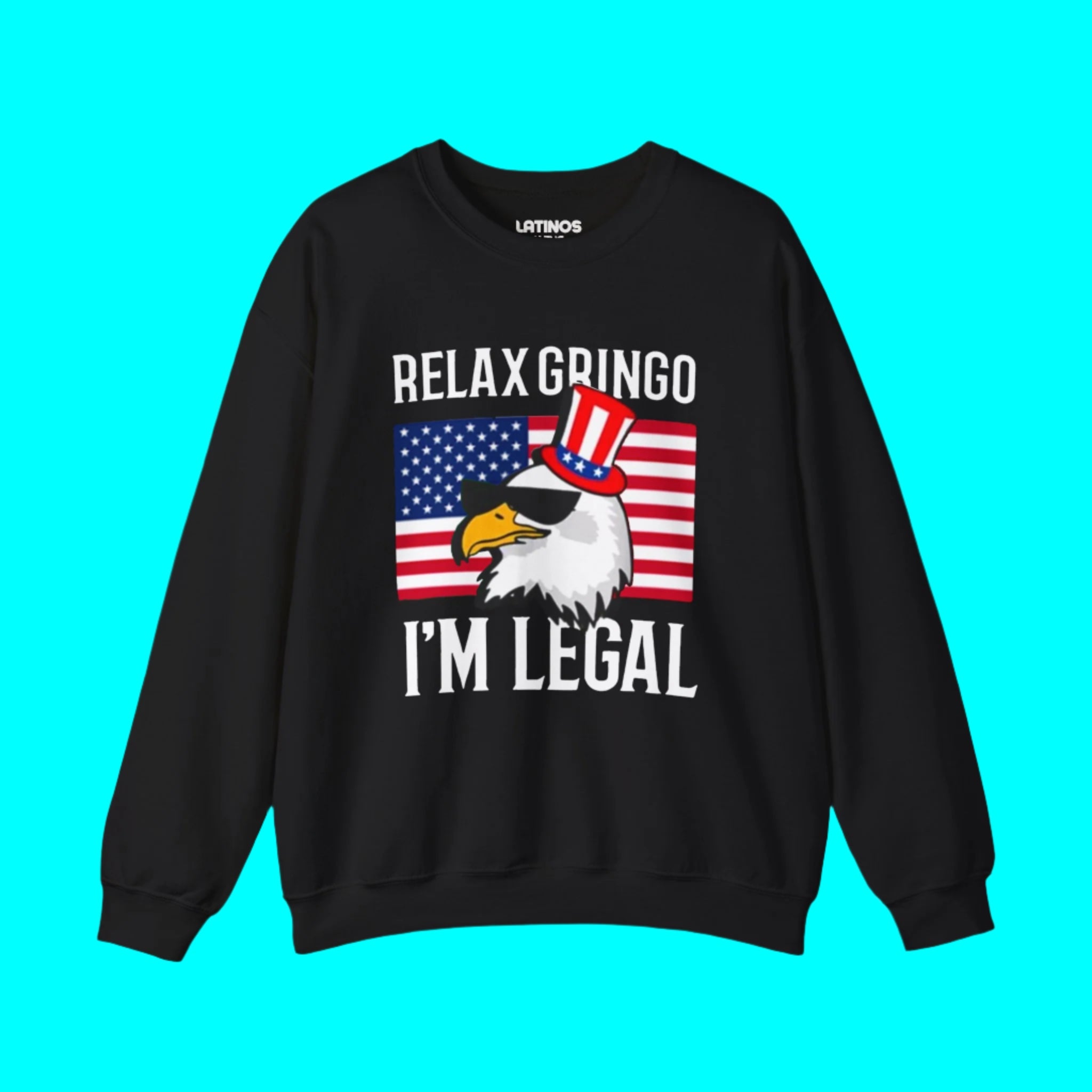 Relájate Gringo, Soy Legal - Sudadera con cuello redondo y forro polar con la bandera de EE. UU. | Edición América - Camisetas latinas virales divertidas | Unisex - 3 colores