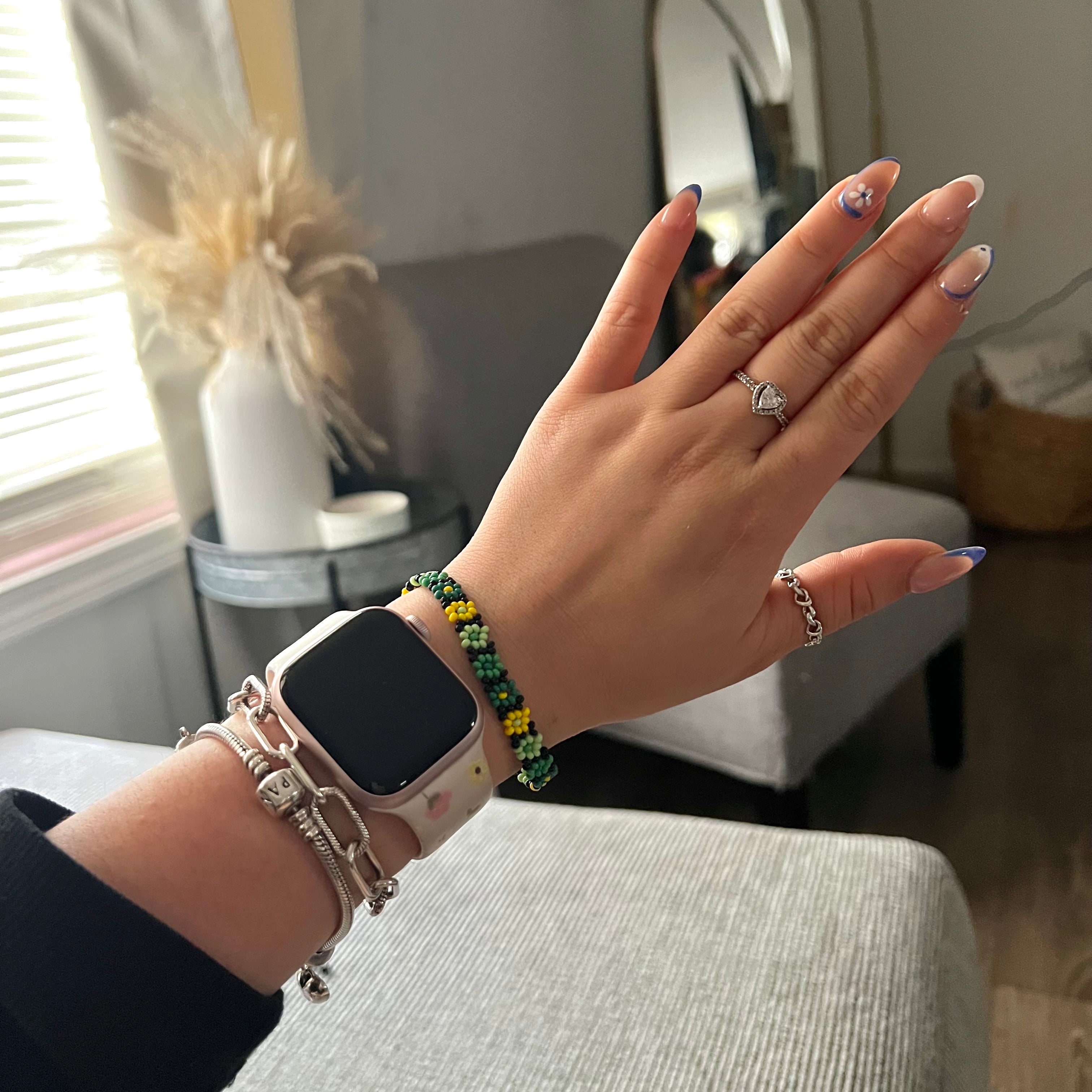 Pulsera de flor pequeña (Margarita) Huichol