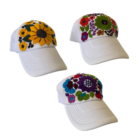 Gorra trucker Tulum bordada a mano con flores - México