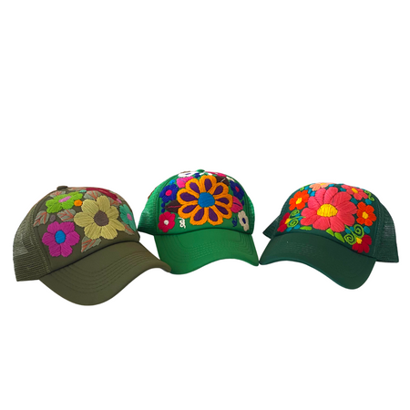 Gorra trucker Tulum bordada a mano con flores - México