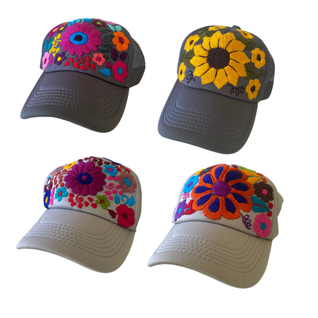 Gorra trucker Tulum bordada a mano con flores - México