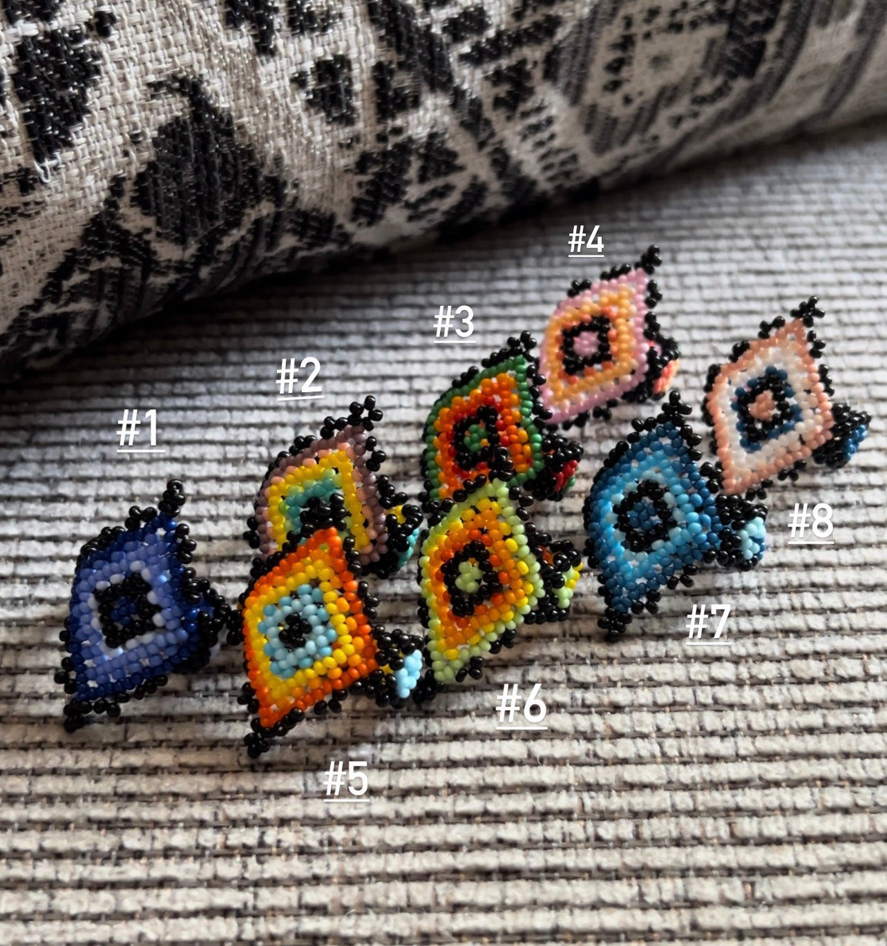 Anillo elástico huichol de cuentas de vidrio