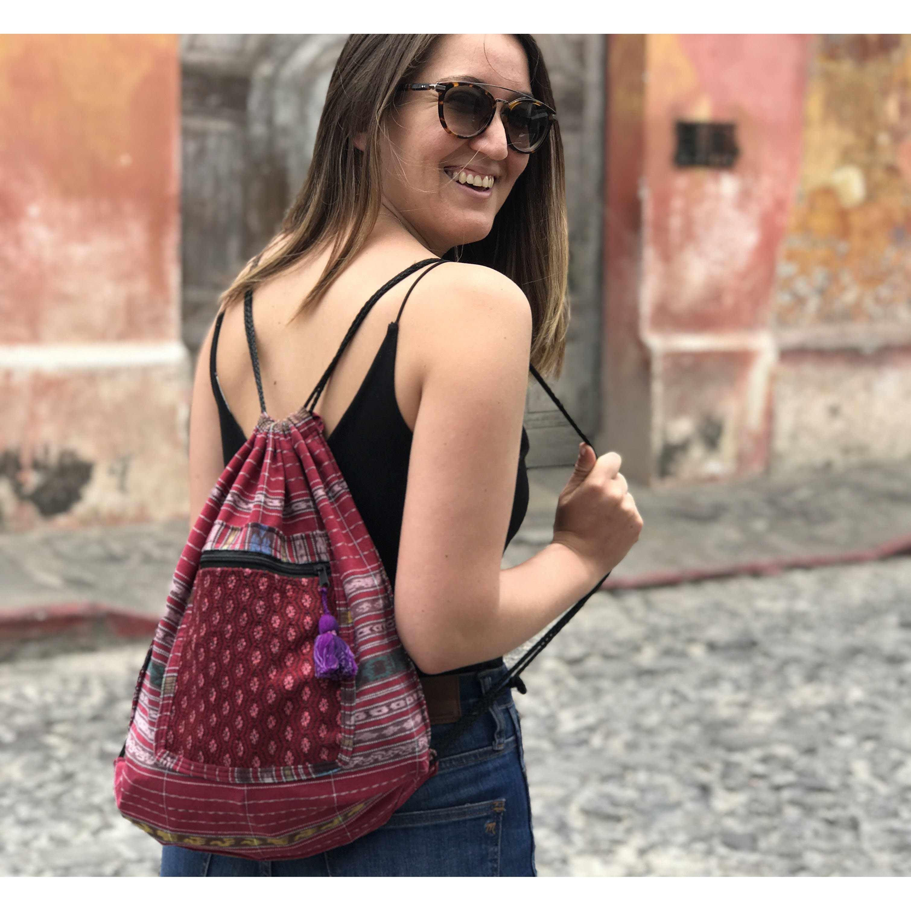 Mochila Salsa Upcycled Corte - Artesanía guatemalteca única