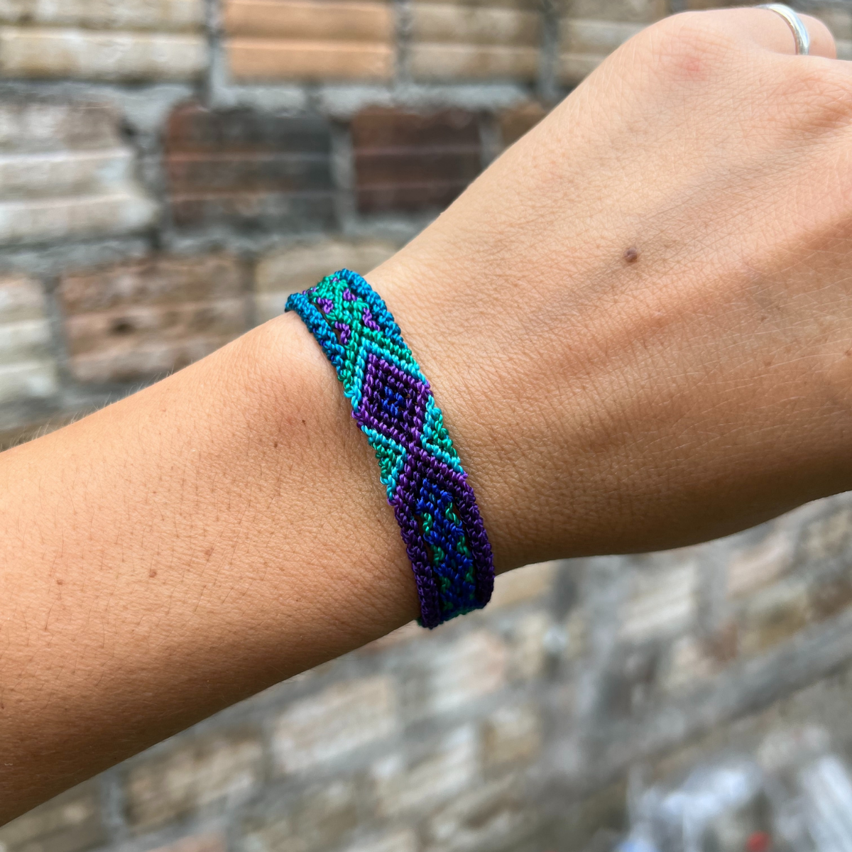 Pulsera de hilo tejido de macramé pequeña - Elige el color - México