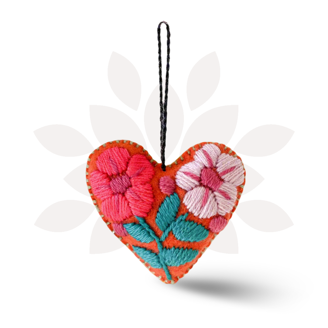 ¡Elige color! Adorno de regalo de San Valentín hecho a mano con corazón bordado - México