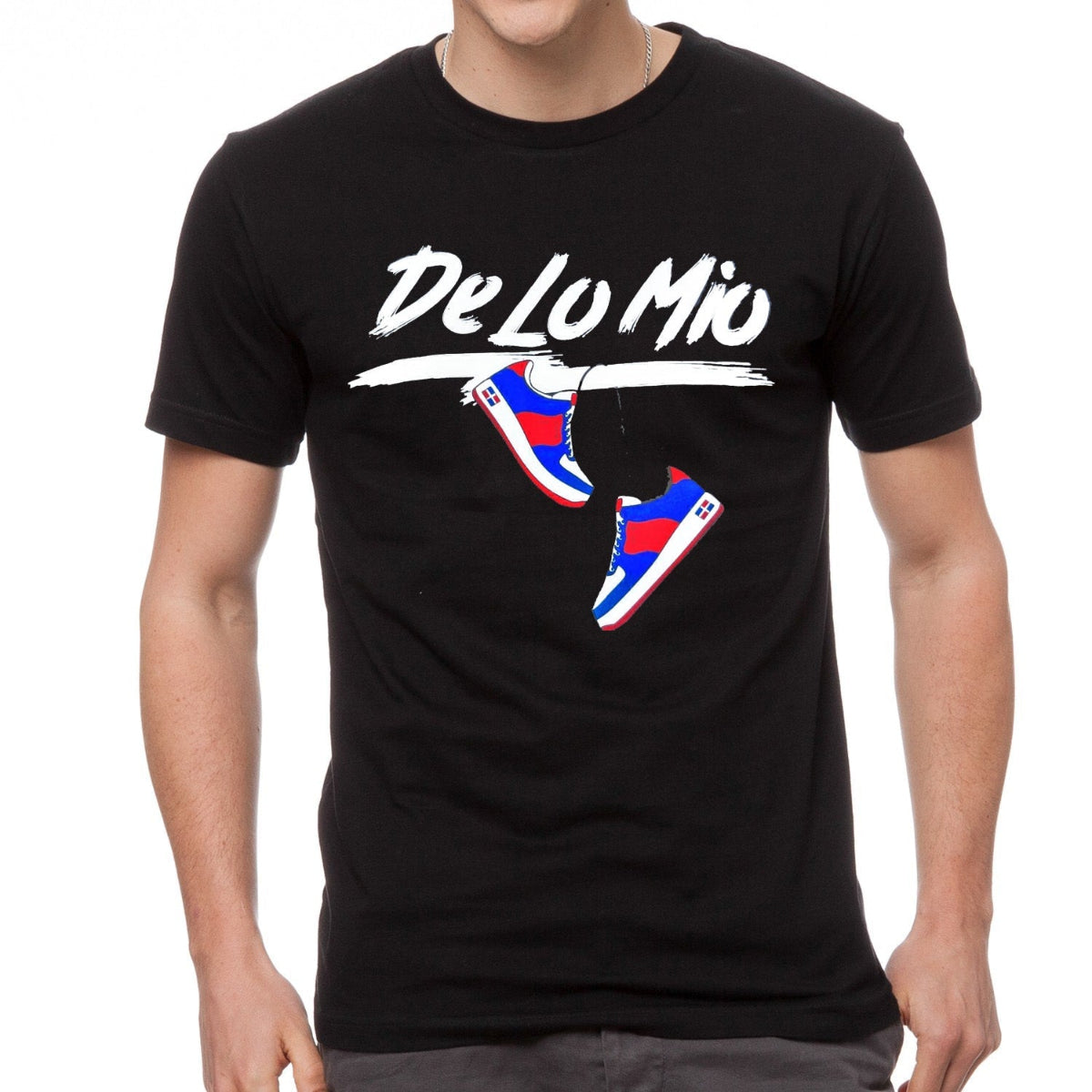 Camiseta estampada con la frase dominicana "De lo mío"