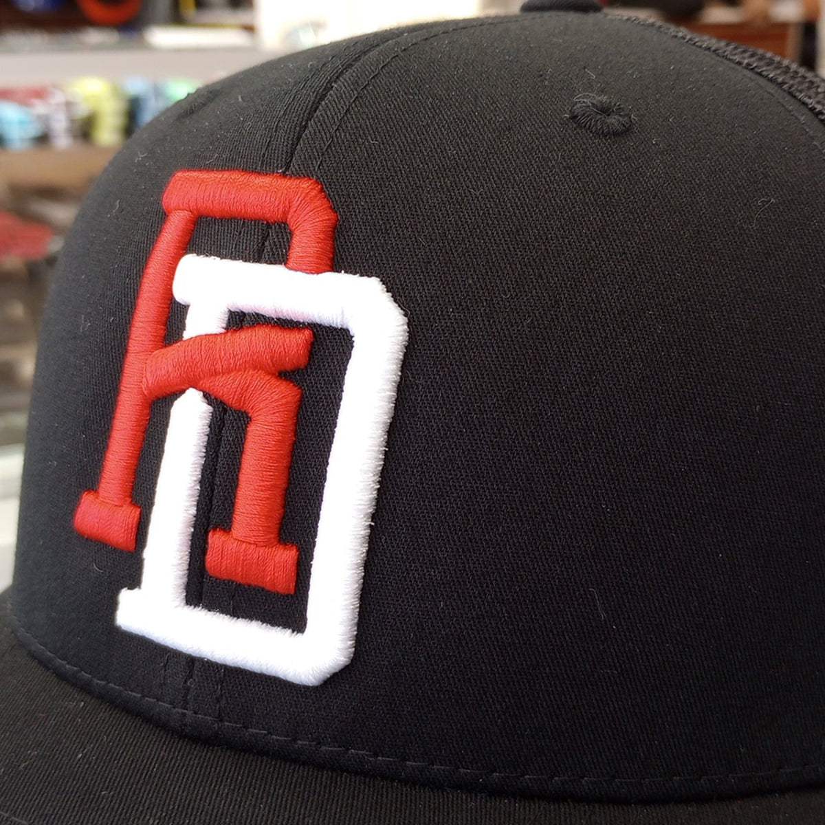 Gorra de malla Royal Roja RD República Dominicana con cierre a presión