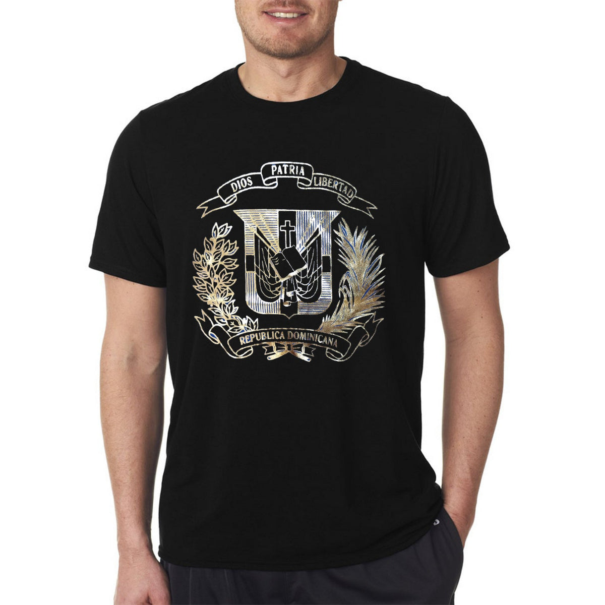 Diseño de camiseta prémium con escudo dominicano, oro metálico, ligera y suave