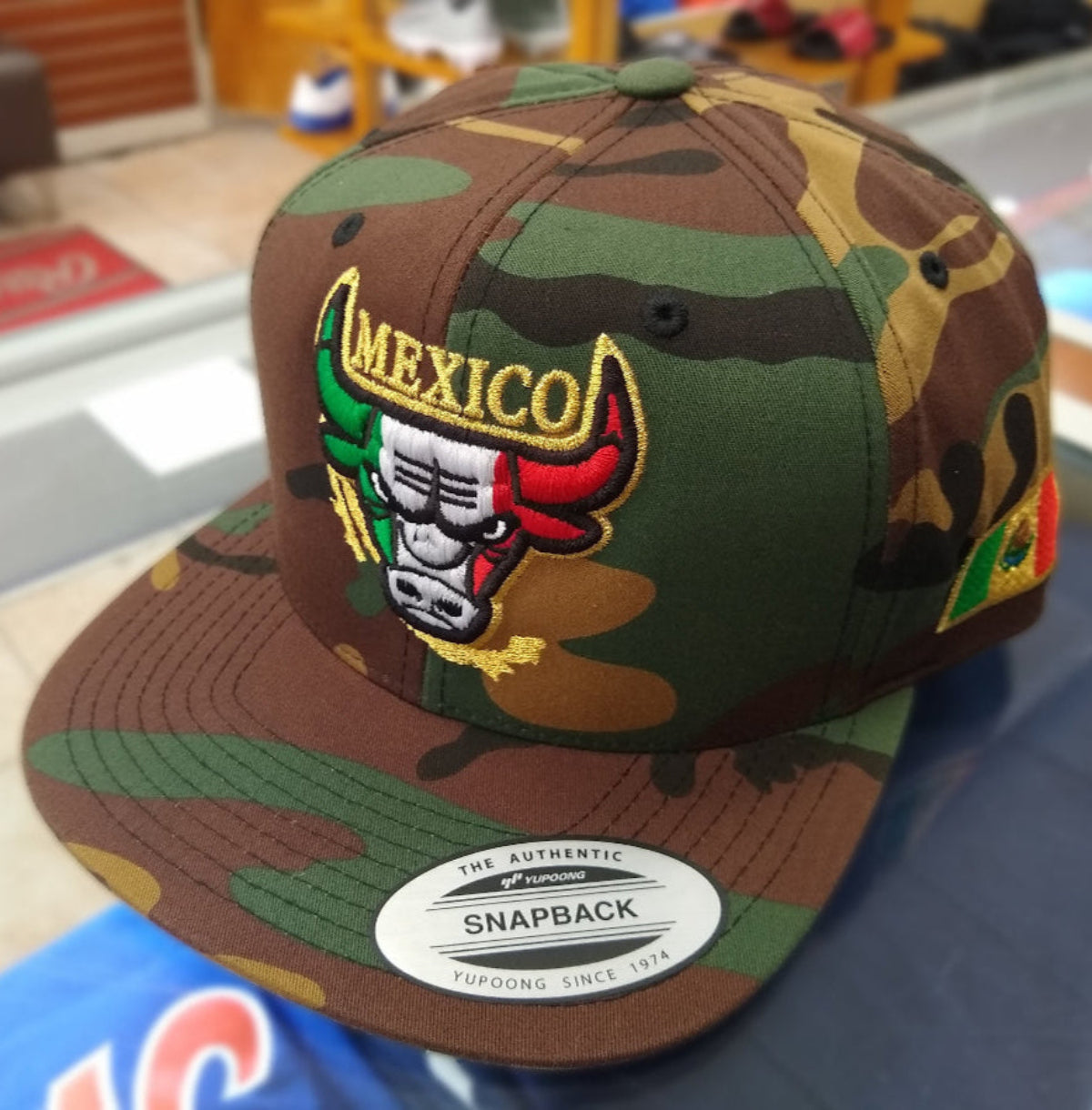 Gorra SnapBack bordada con logotipo de Toro Mexicano y camuflaje