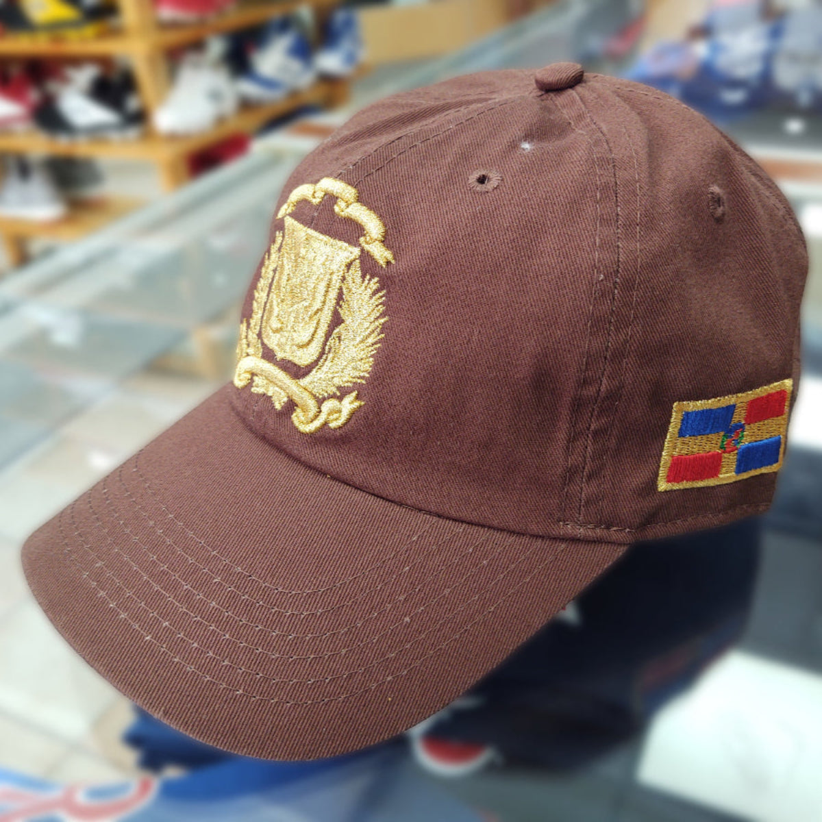 Escudo República Dominicana - Gorra de Papá Marrón/Dorado Metálico