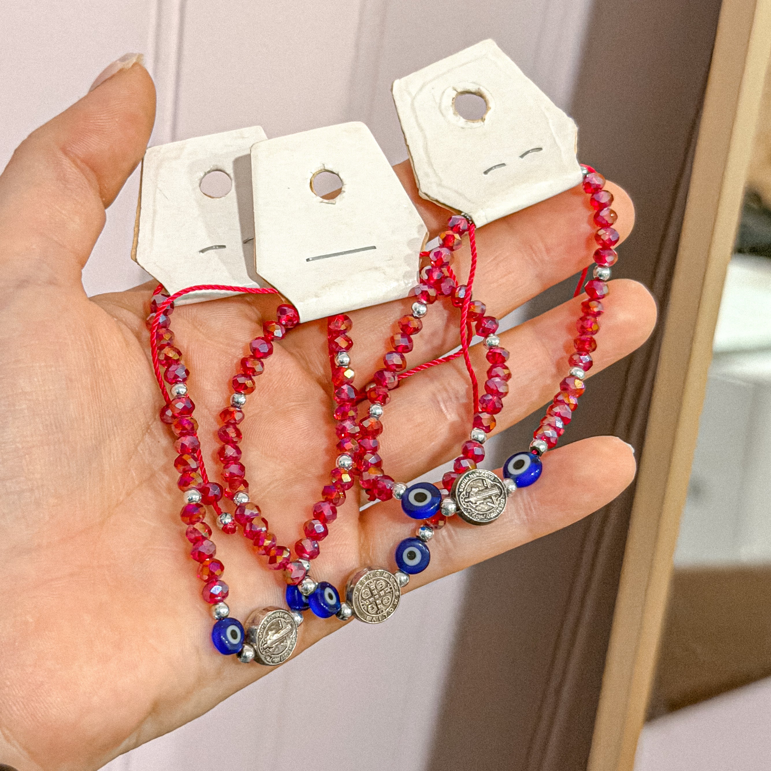 Pulsera de protección contra el mal de ojo de la Cruz Roja