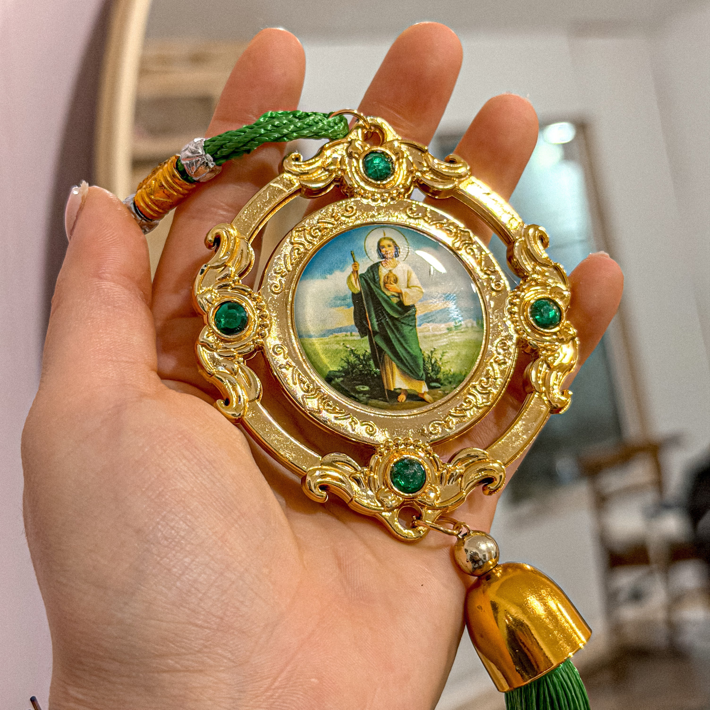 Decoración colgante de San Judas con borla verde