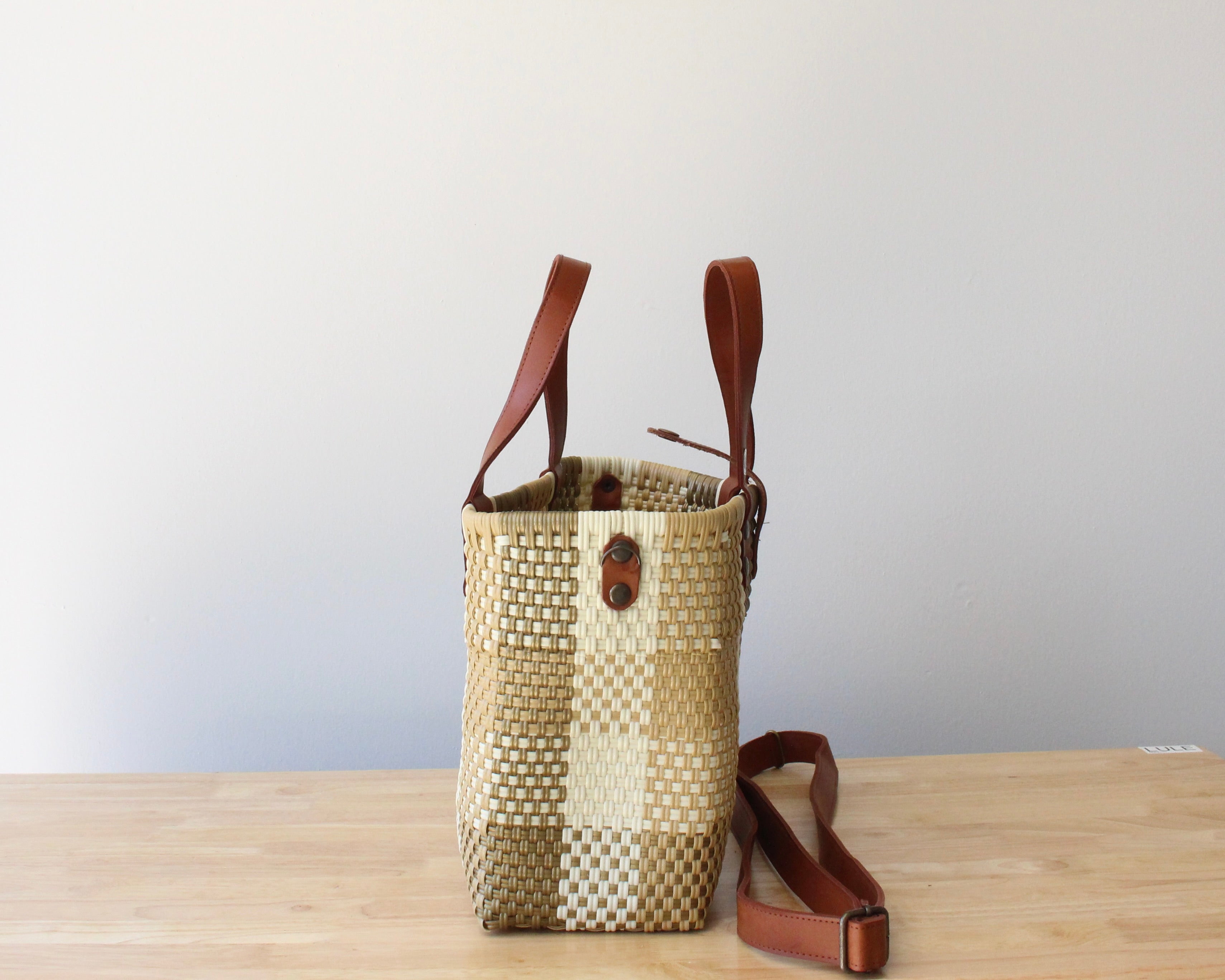 Gold & Beige Handwoven Purse by MexiMexi