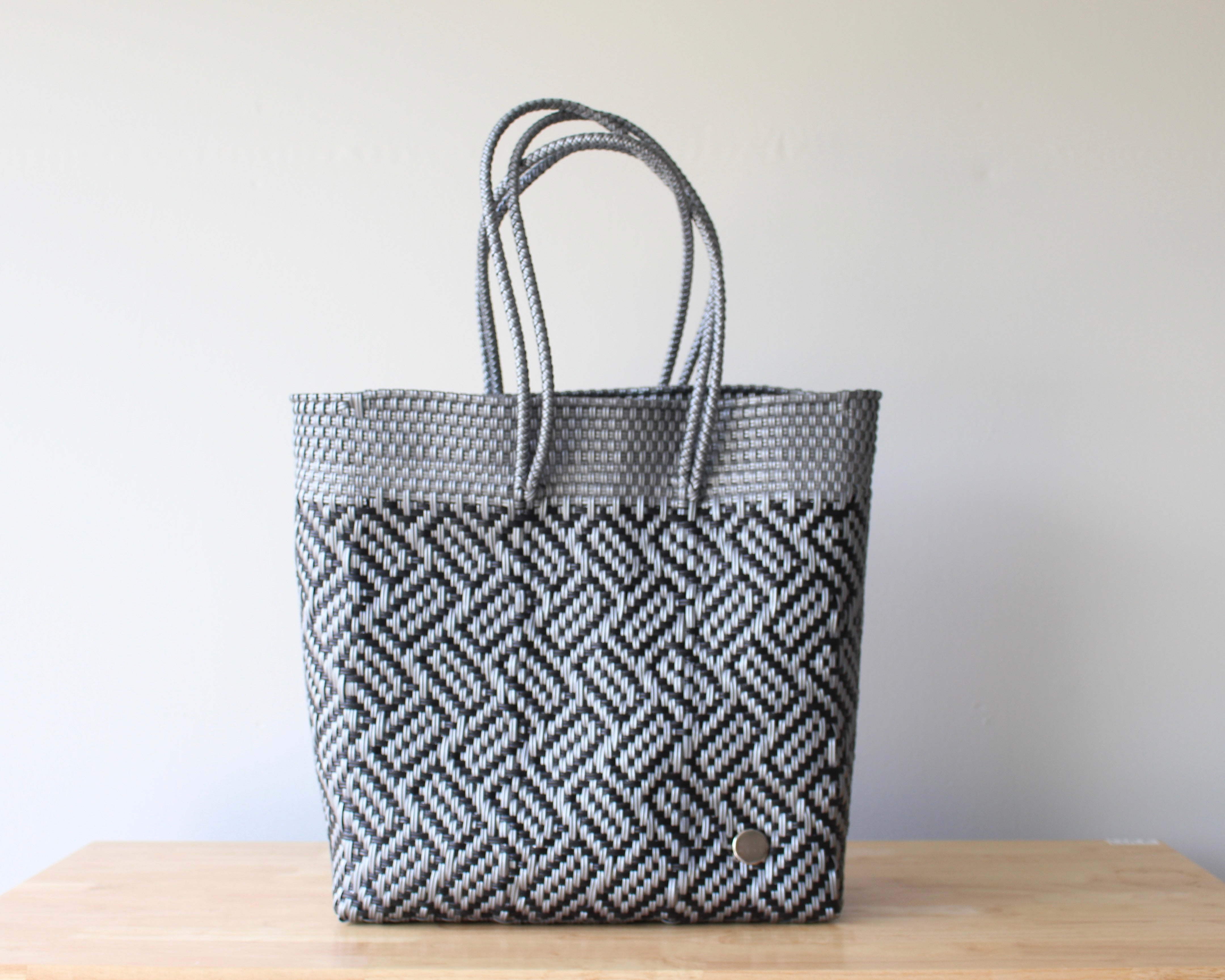 Mercado Large Tote – Silver & Black Rectangle Weave
