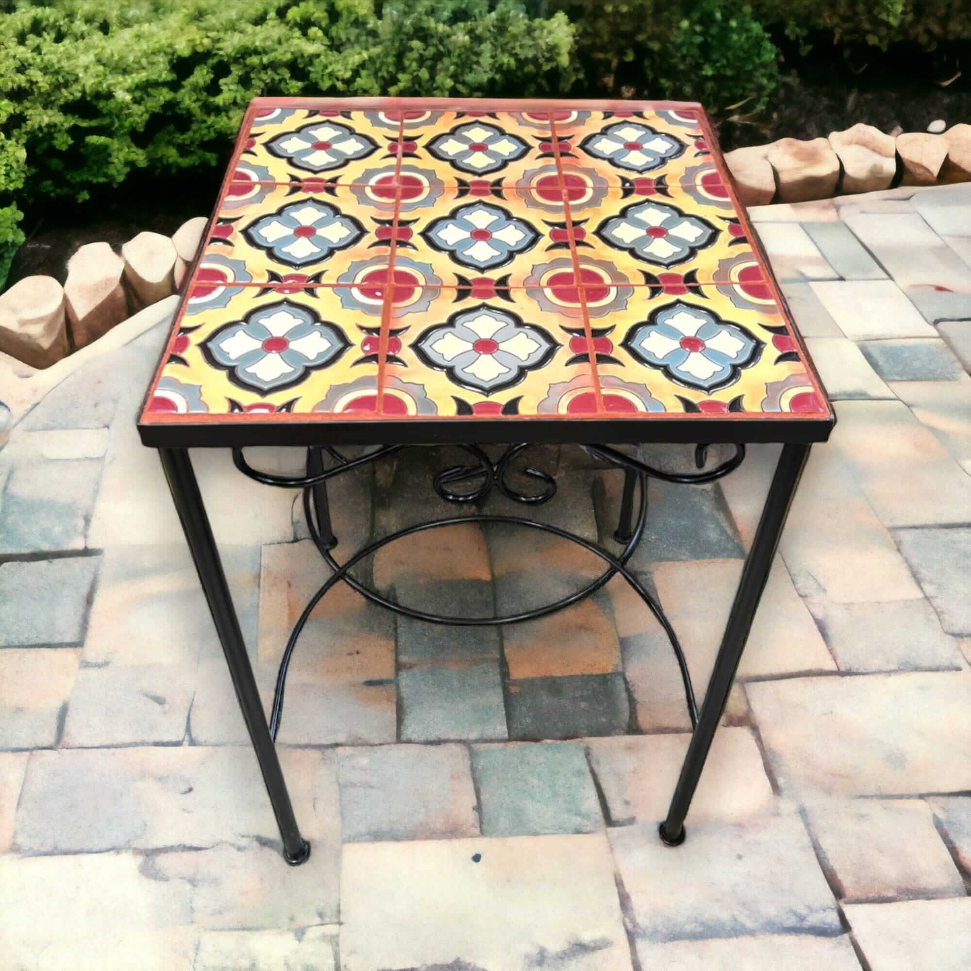 Mesa Auxiliar con Acento Mexicano | Diseño de Azulejos de Talavera Coloridos