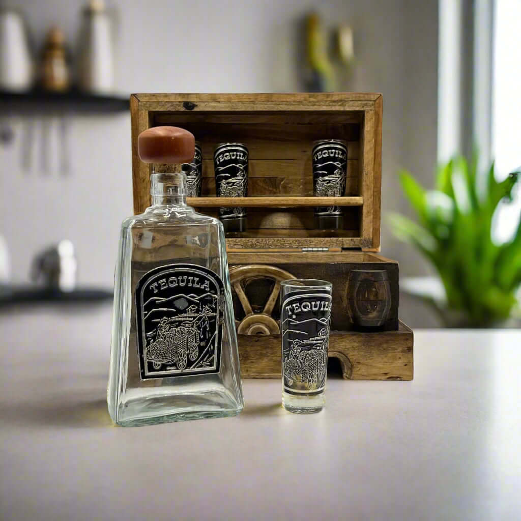 Juego de Tequila con Caballitos y Decantador | Cofre de Madera Rústica