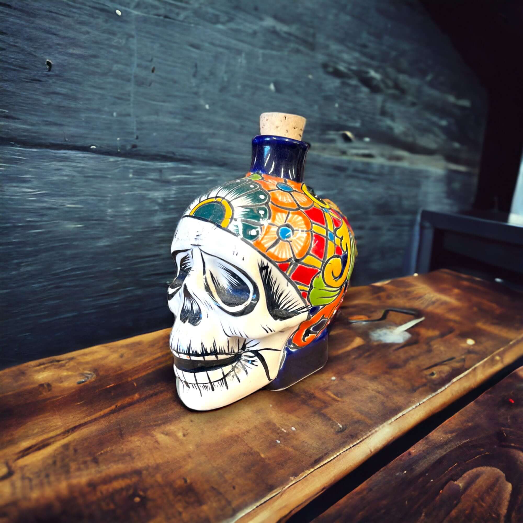 Decantador de Calavera Talavera | Botella de Cerámica Pequeña Día de Muertos