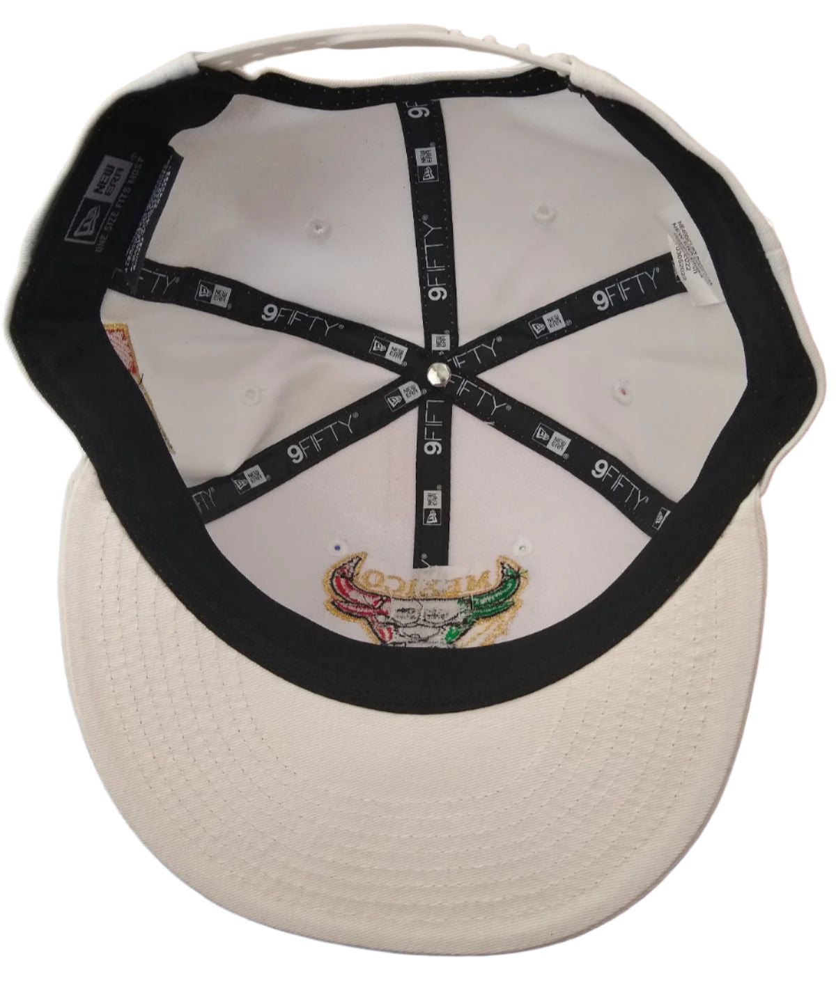 Gorra Blanca New Era SnapBack Bordada con Logo de Toro Mexicano