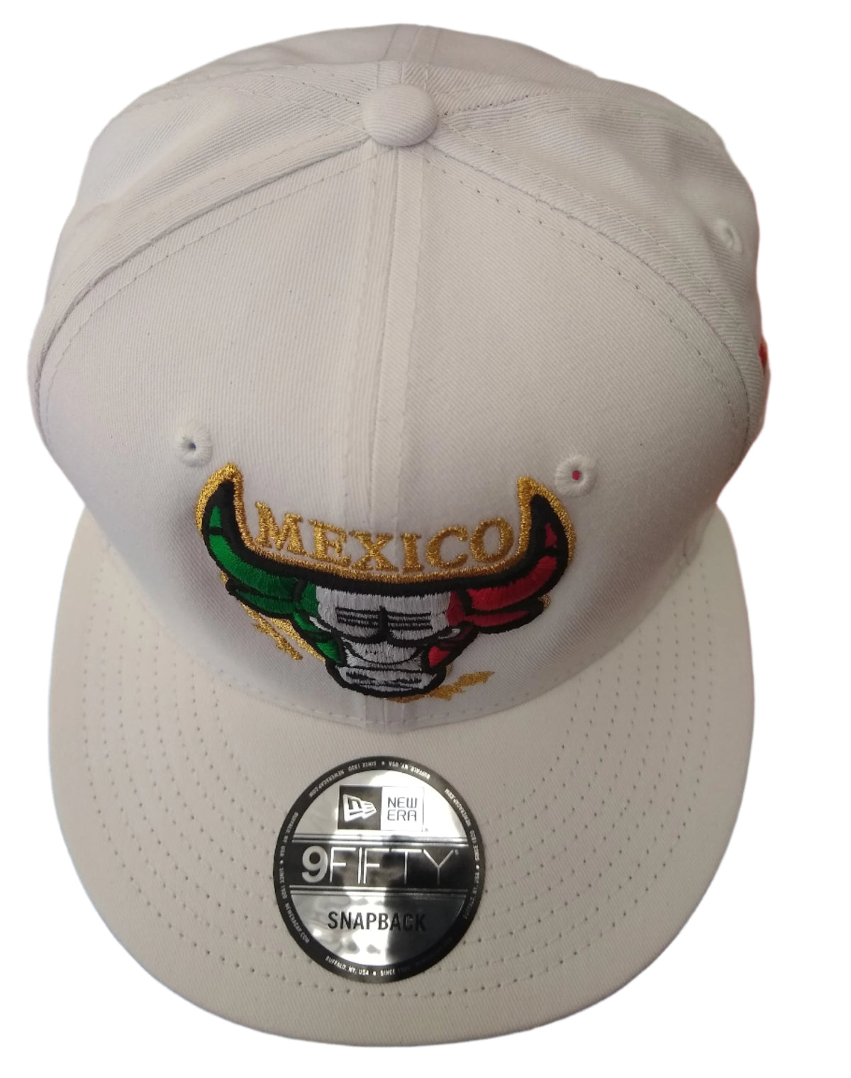 Gorra Blanca New Era SnapBack Bordada con Logo de Toro Mexicano
