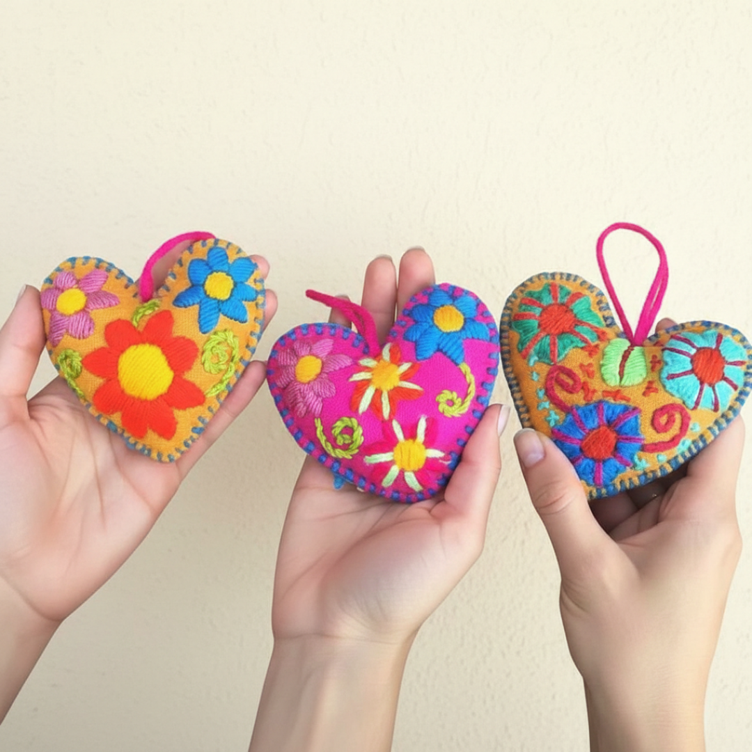 ¡Elige color! Adorno de regalo de San Valentín hecho a mano con corazón bordado - México