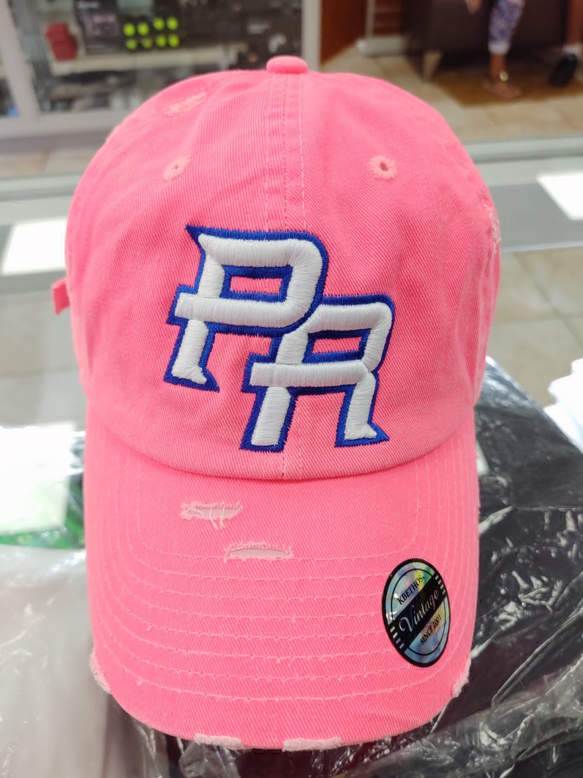 Gorra rosa neón vintage de Puerto Rico con logo de PR