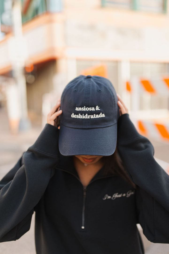 Gorra Ansiosa y Deshidratada (Azul Marino)