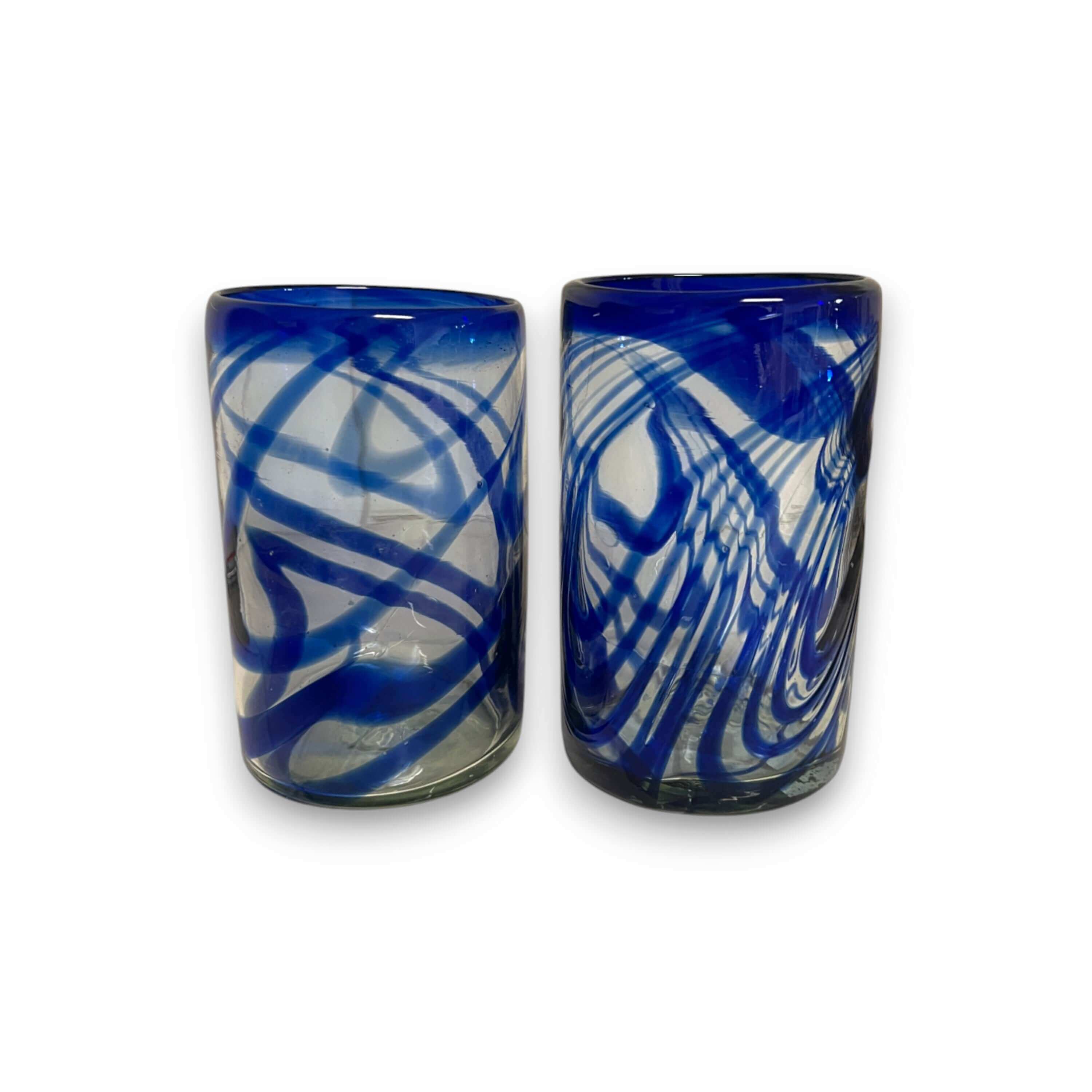 Vaso de cristal soplado a mano con remolino azul | Vaso tequilero mexicano