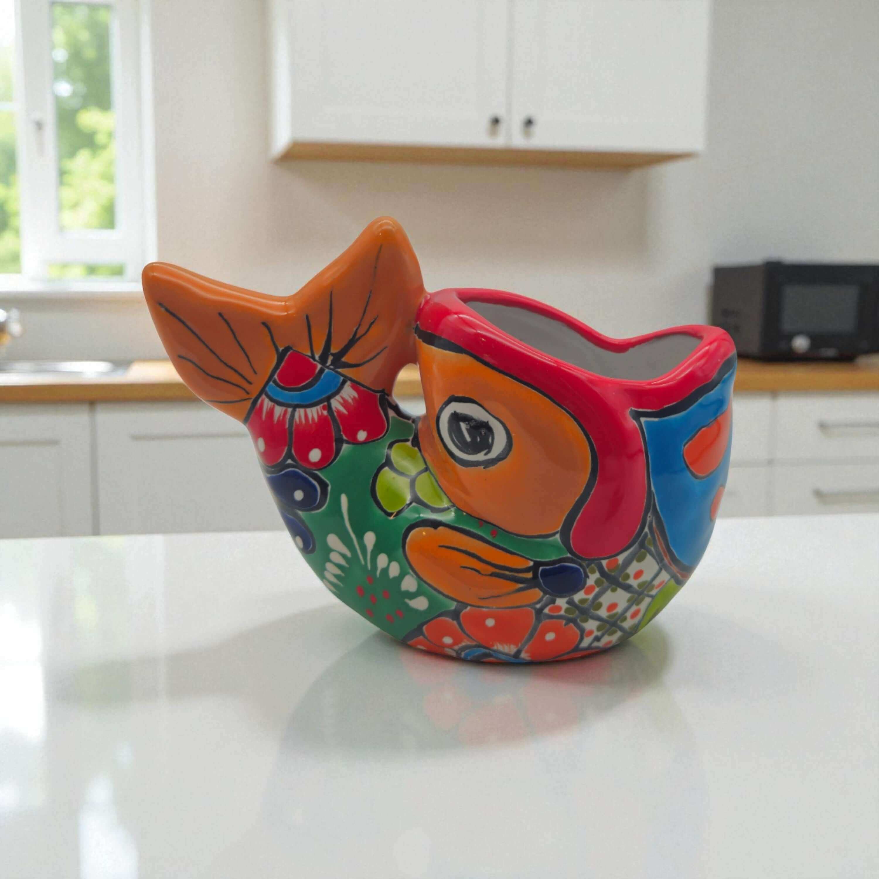 Macetero de Talavera con forma de pez colorido | Cerámica mexicana pintada a mano