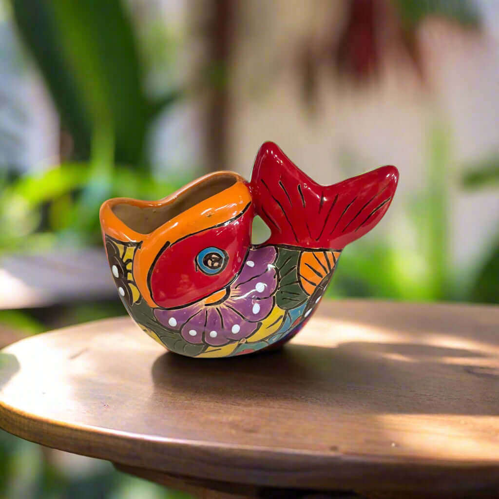 Macetero de Talavera con forma de pez colorido | Cerámica mexicana pintada a mano
