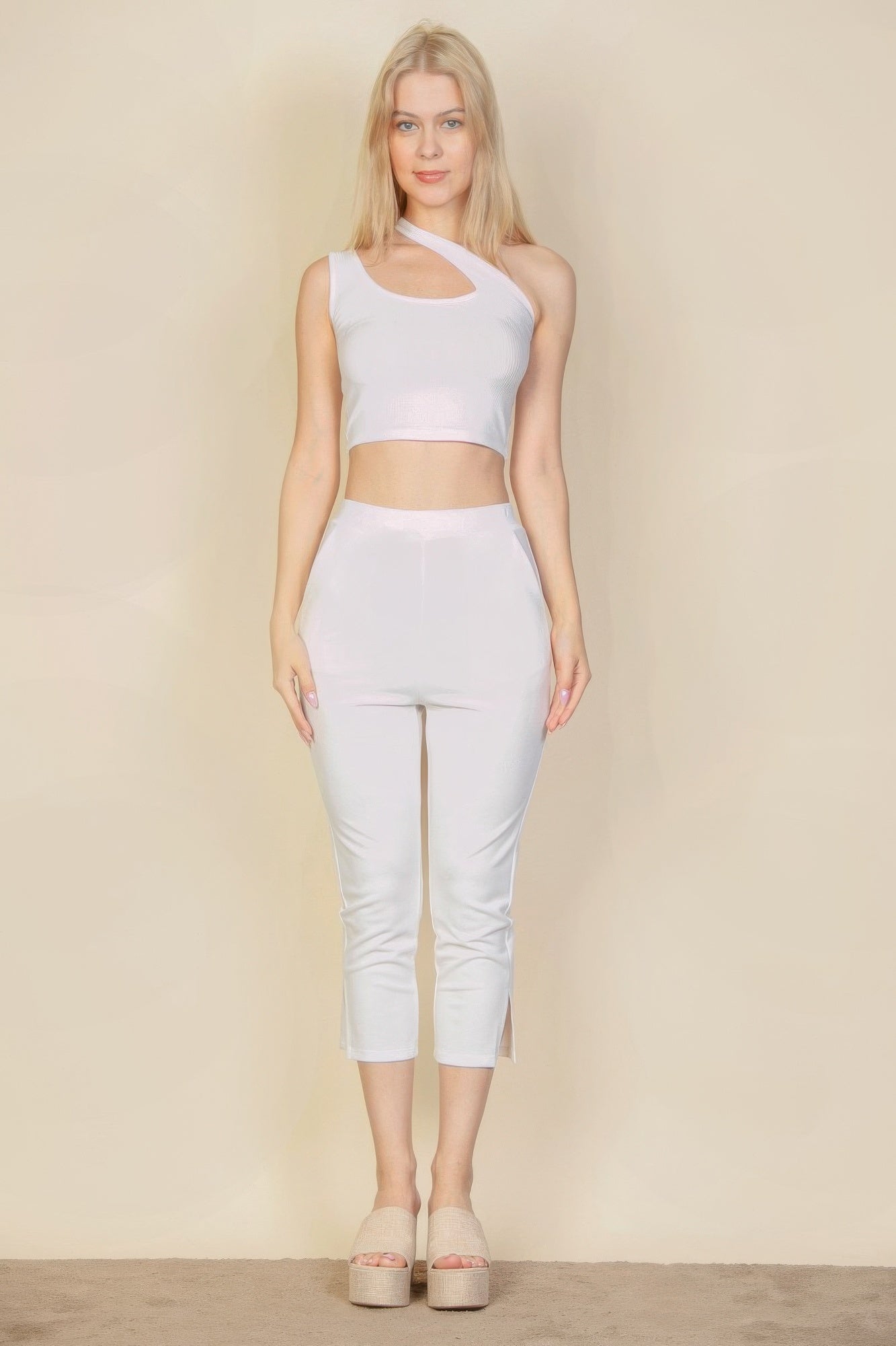 Cropped Pants for Women - Comfortable Travel Essential