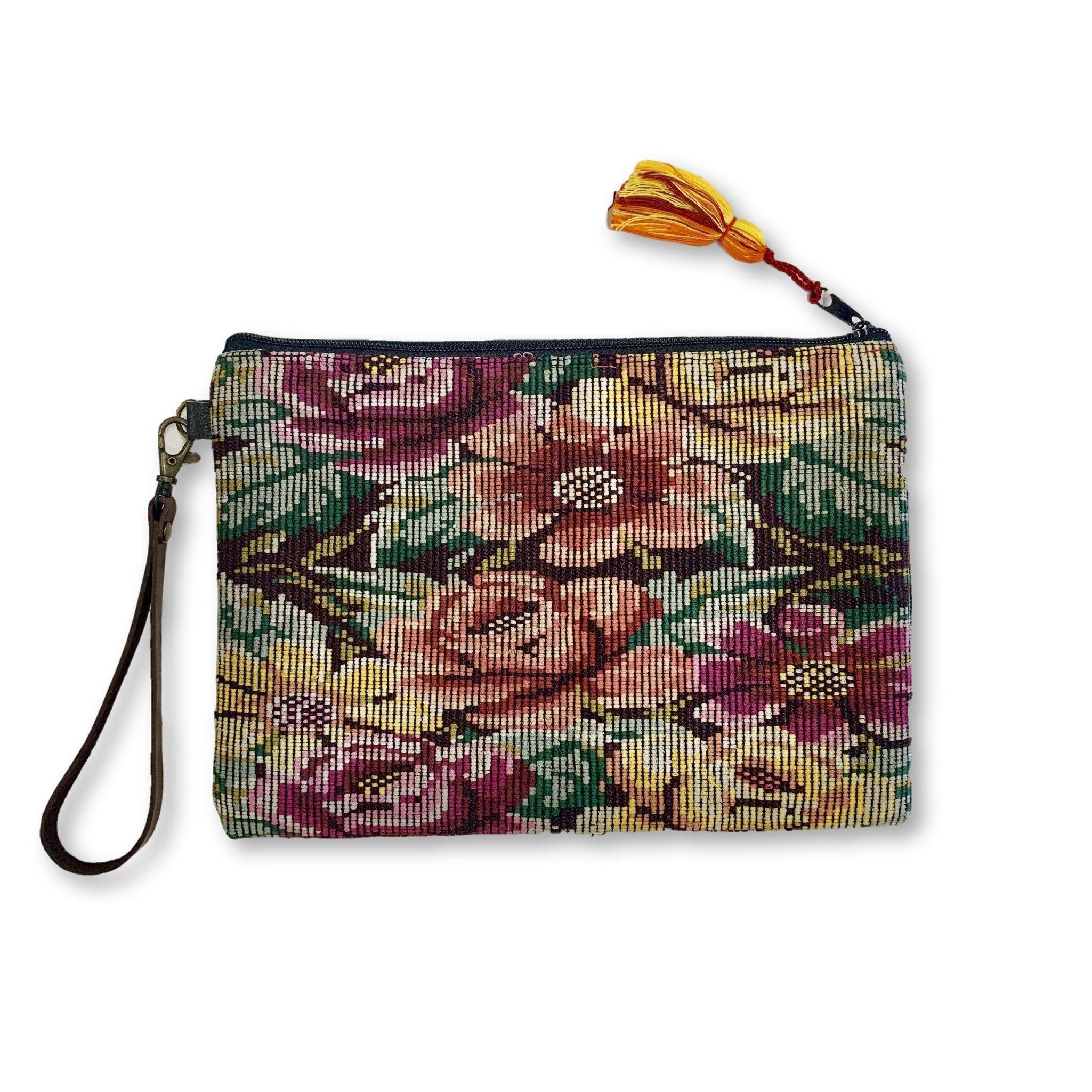 Cartera de pulsera gitana huipil reciclada - Guatemala