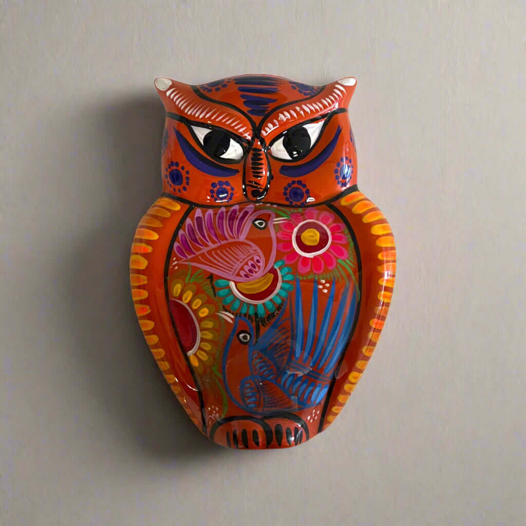 Colgador de pared Búho Guerrero | Pieza de arte de cerámica mexicana colorida