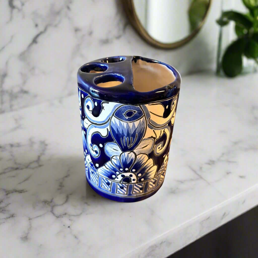 Soporte para cepillos de dientes Talavera pintado a mano | Cerámica azul y blanca