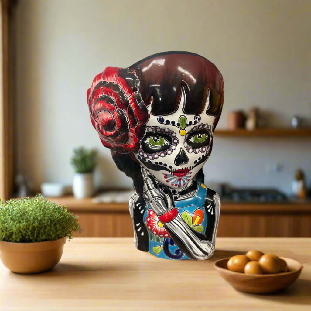 Maceta de Talavera con diseño de Calavera del Día de Muertos | Maceta de Cerámica Artesanal con Forma de Calavera