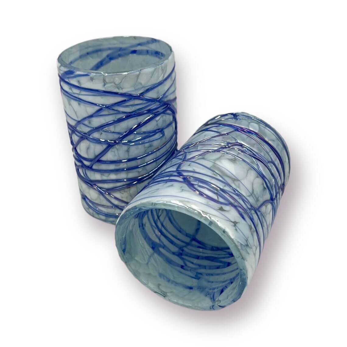 Vasos para beber mexicanos soplados a mano | Cristalería artesanal blanca y azul