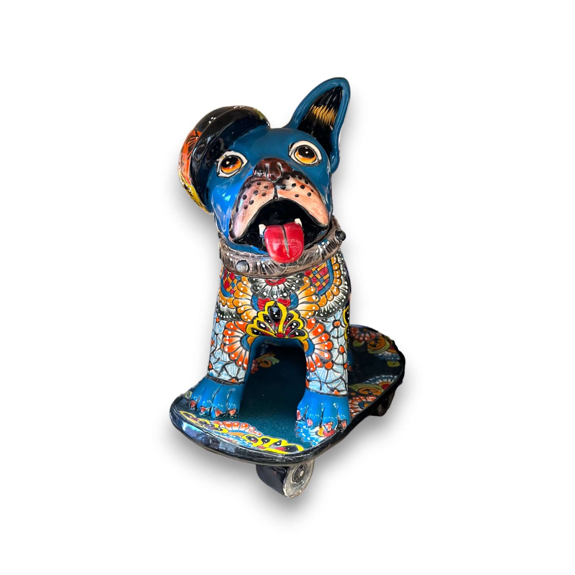 Estatua de bulldog francés de Talavera | Arte colorido de bulldog en patineta