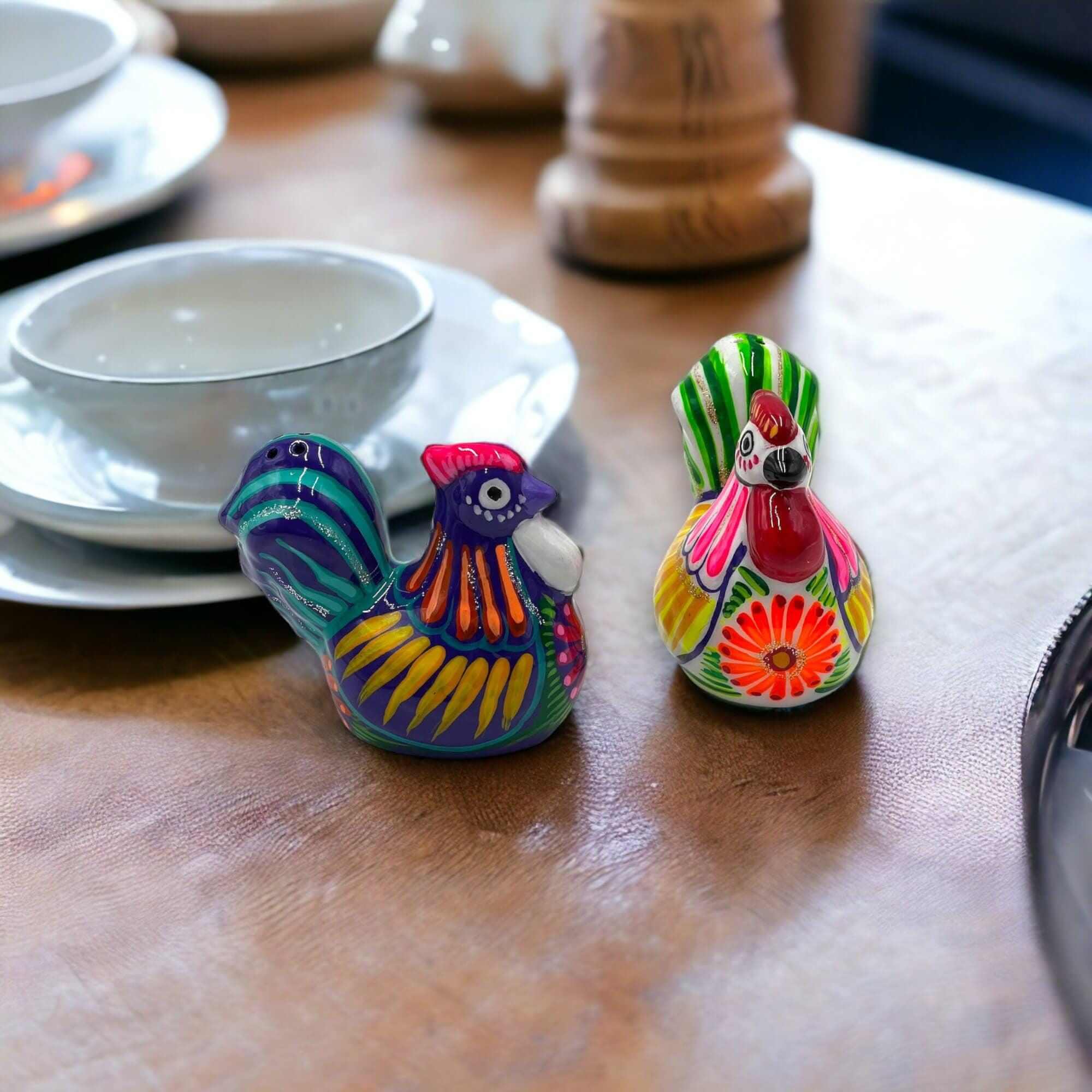 Juego de 2 saleros y pimenteros de gallina | Cerámica de Guerrero pintada a mano mexicana