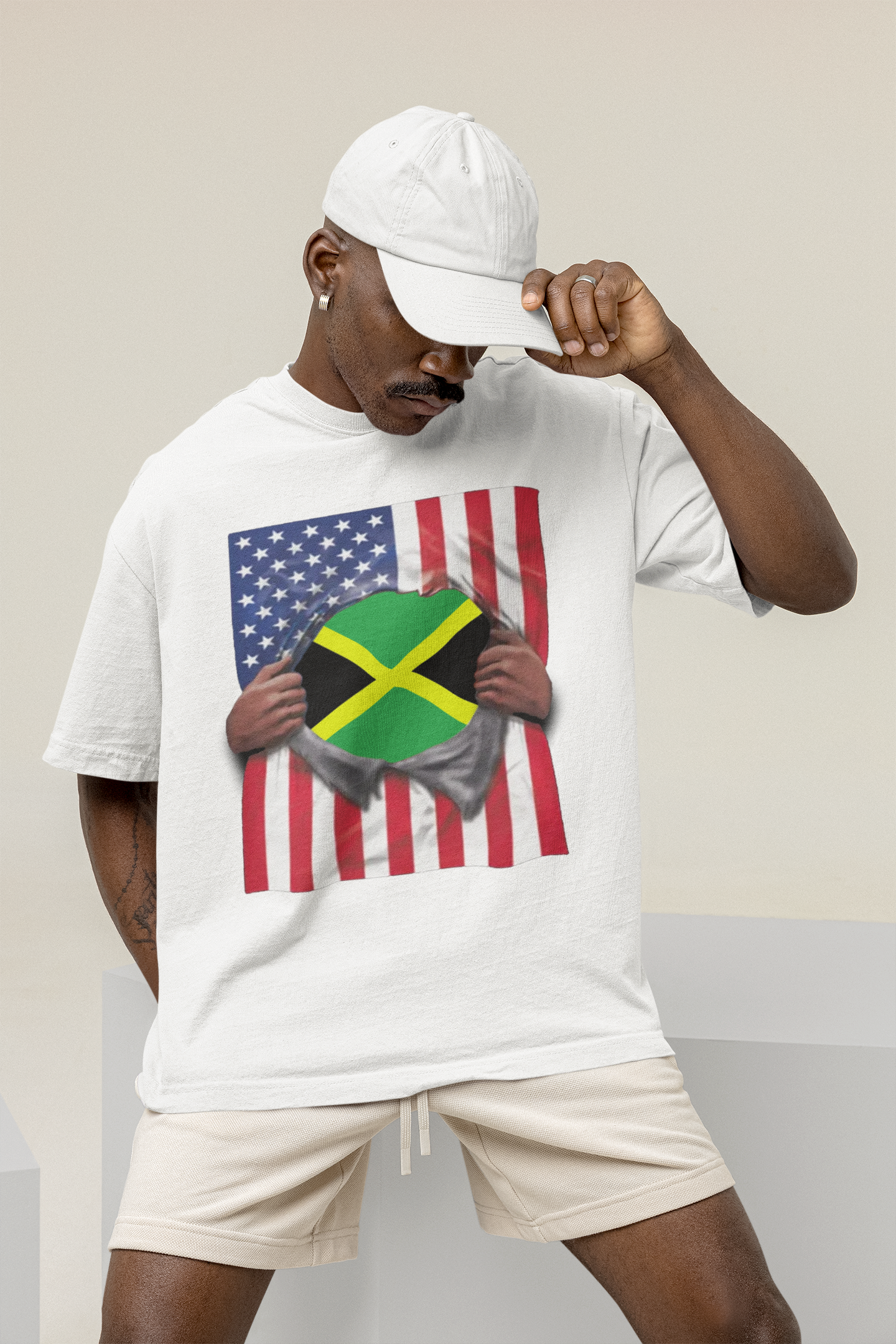 Camiseta de orgullo con bandera de Jamaica y bandera de EE. UU. | Bandera jamaicana y estadounidense rota 4 de julio | Camisetas latinas divertidas y virales | Unisex - 4 colores
